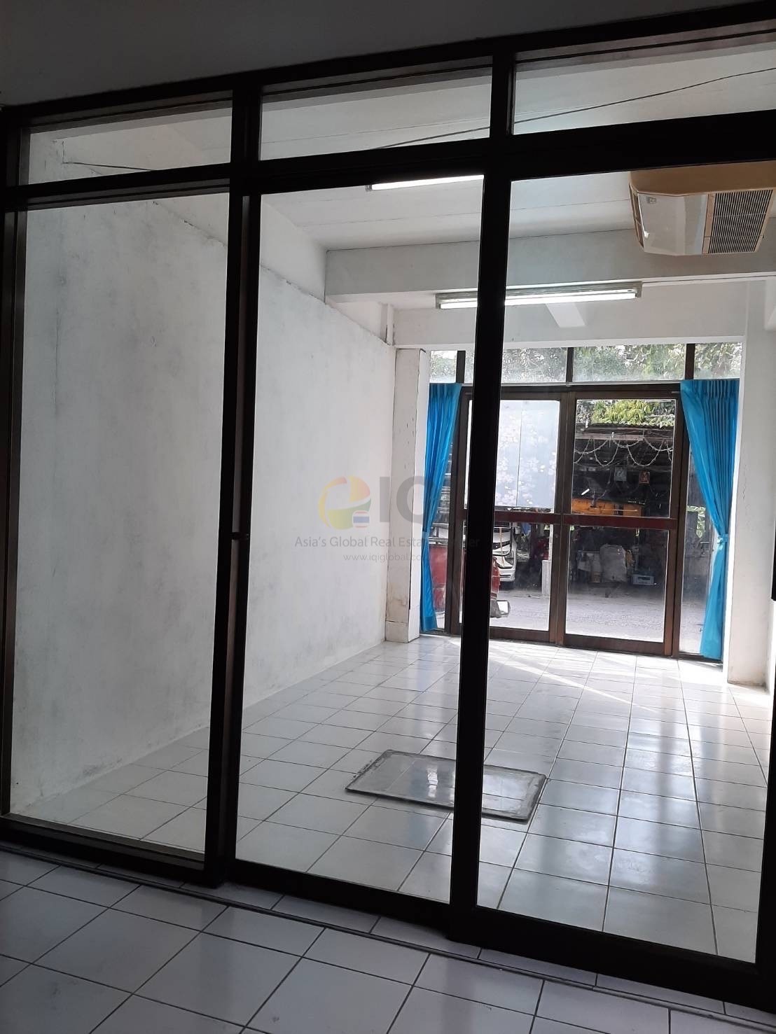 For sale, 4.5-story shophouse Charansanitwong Soi 4, near (Tha Phra Temple) image