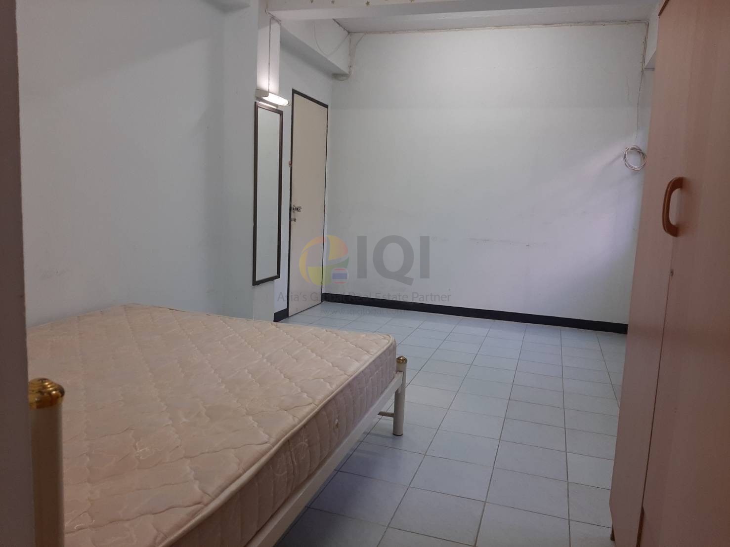 For sale, 4.5-story shophouse Charansanitwong Soi 4, near (Tha Phra Temple) image