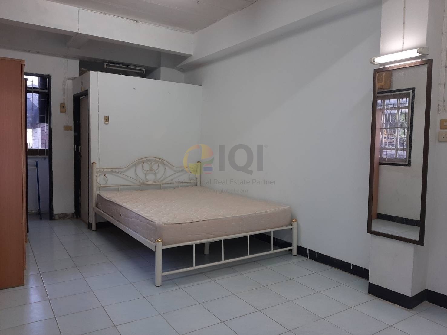 For sale, 4.5-story shophouse Charansanitwong Soi 4, near (Tha Phra Temple) image