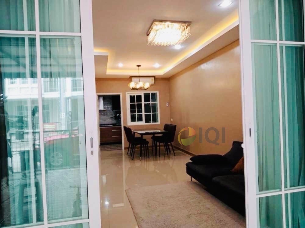 Townhome for sale Golden City Chaengwattana-Muang Thong, Manchester model, English style image