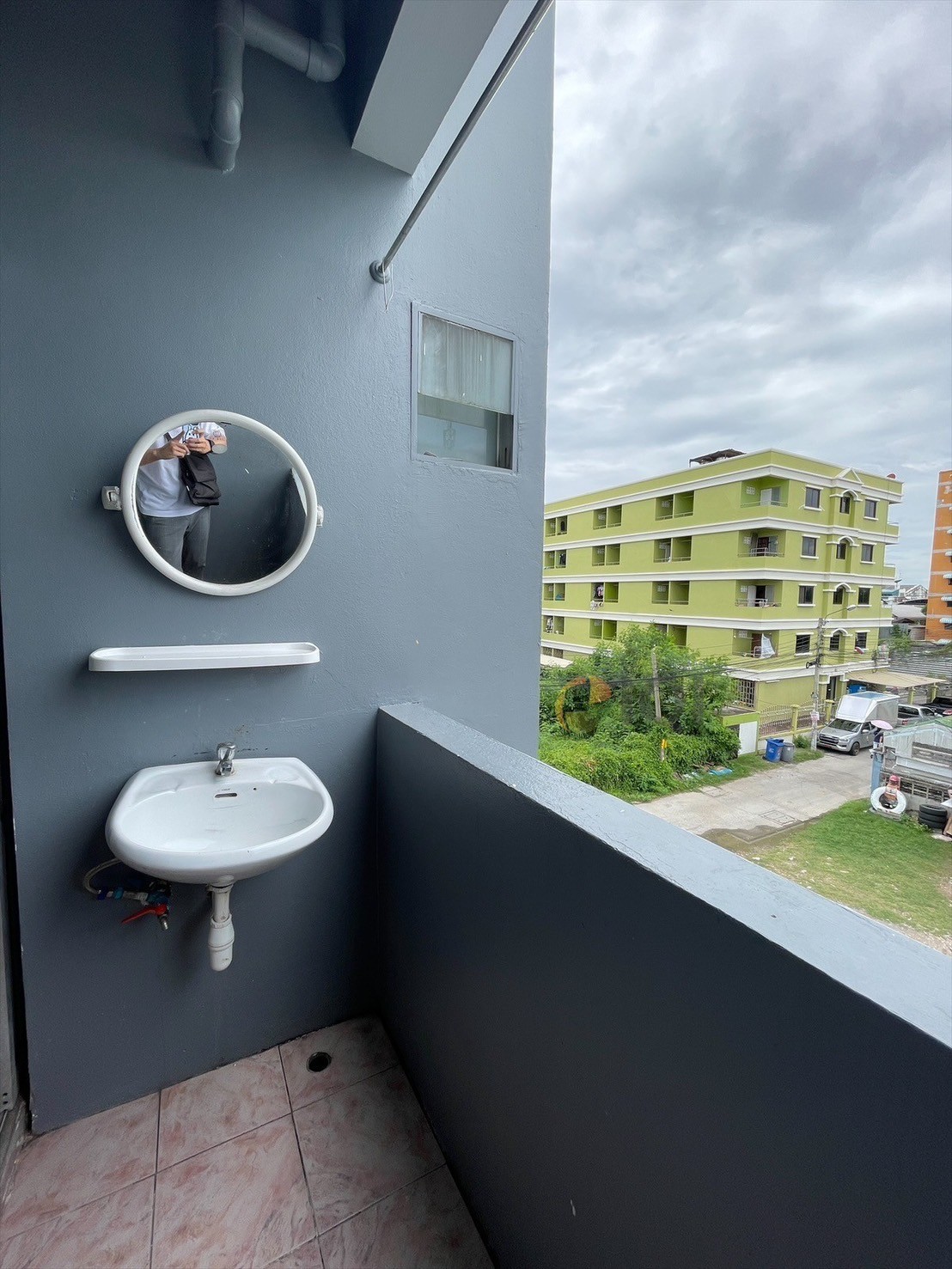 Apartment in Soi Bearing, 4 floors, Sukhumvit Road 107 image