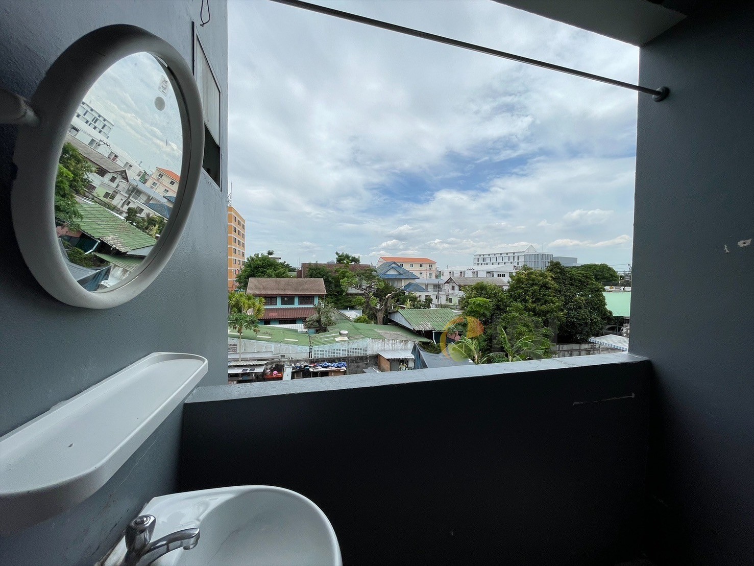 Apartment in Soi Bearing, 4 floors, Sukhumvit Road 107 image