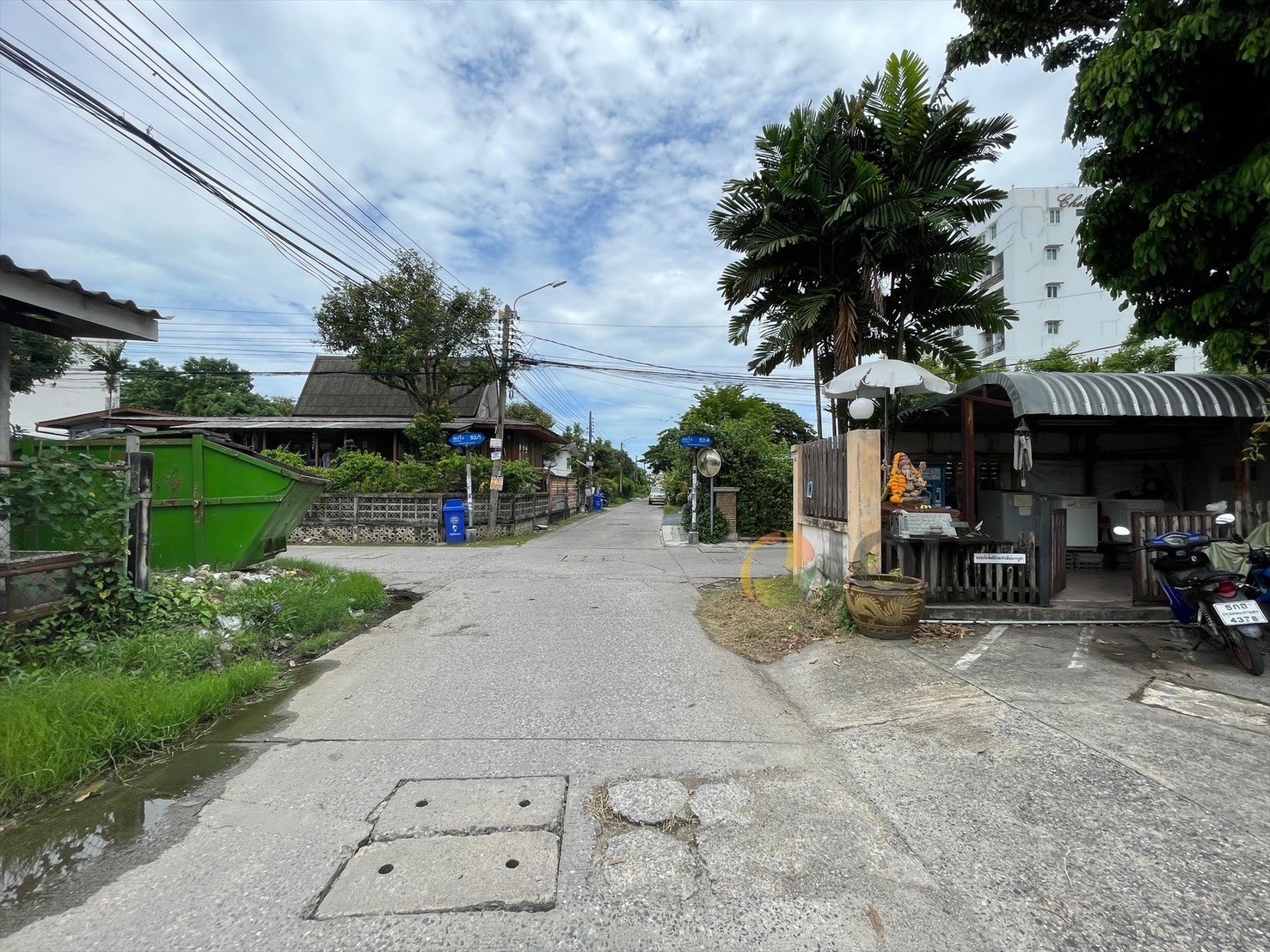 Apartment in Soi Bearing, 4 floors, Sukhumvit Road 107 image