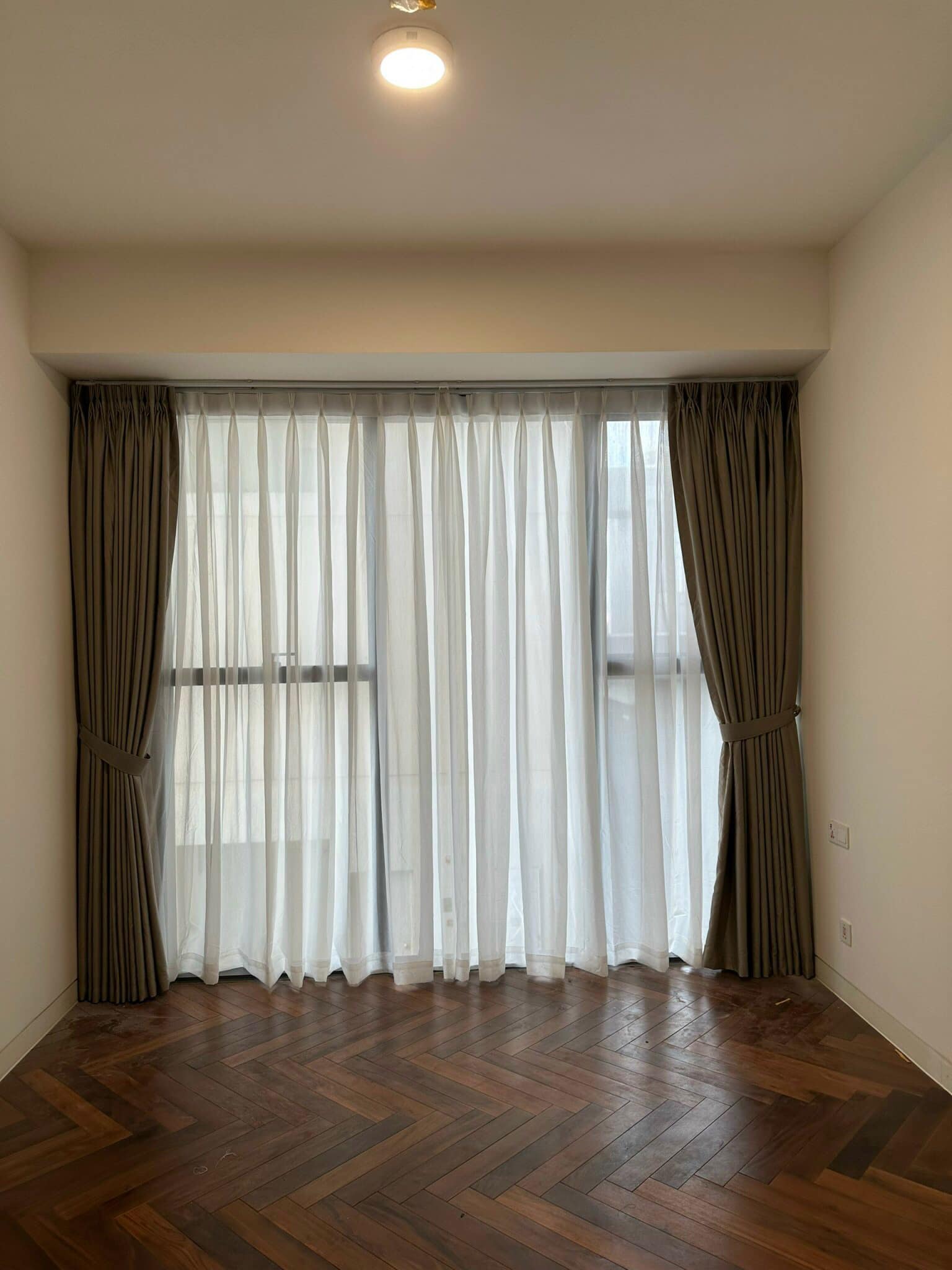 Cove Empire City, District 2, 3 Bedroom, Empty Furnished image