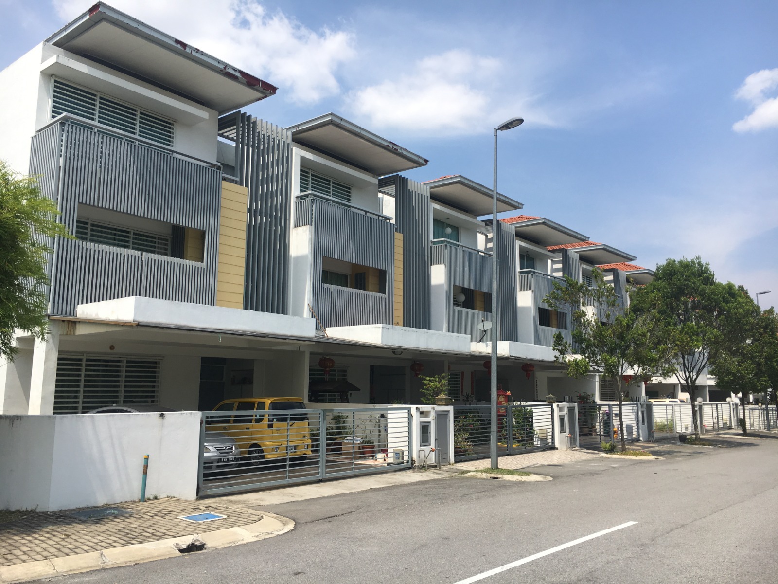 UKM | KAJANG 2| MATURED AREA| 4 LARGE ROOM | NADAYU92 | KAJANG image