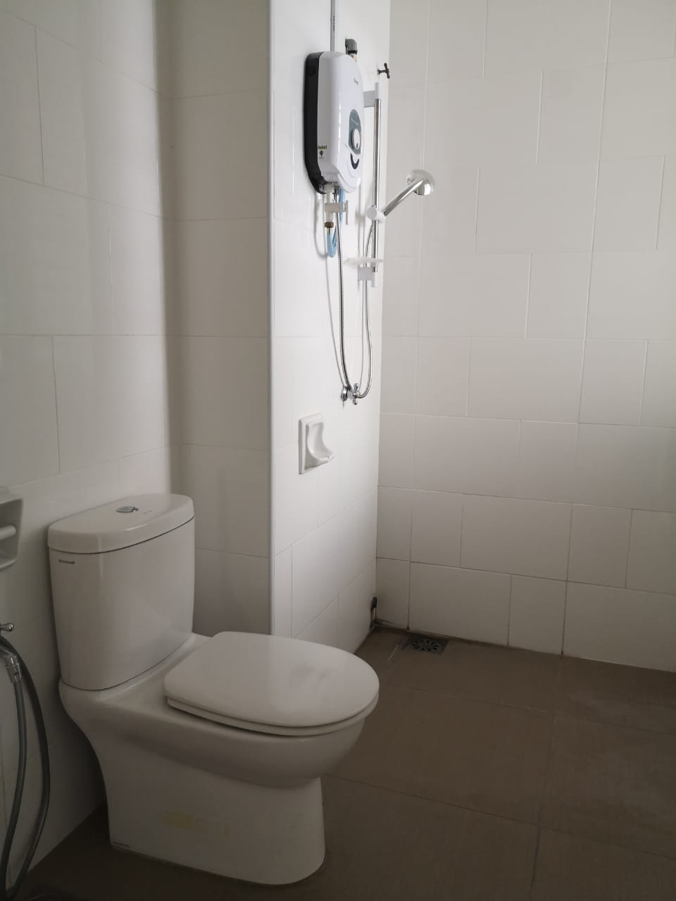 UKM | KAJANG 2| MATURED AREA| 4 LARGE ROOM | NADAYU92 | KAJANG image