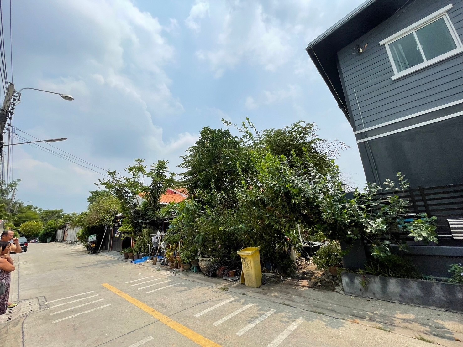 Land for sale in Don Mueang, size 50 square wah, Soi Saranakom 25, Intersection 3 (Soi Muban Pincharoen 1), suitable for building a house, cafe, and more. image