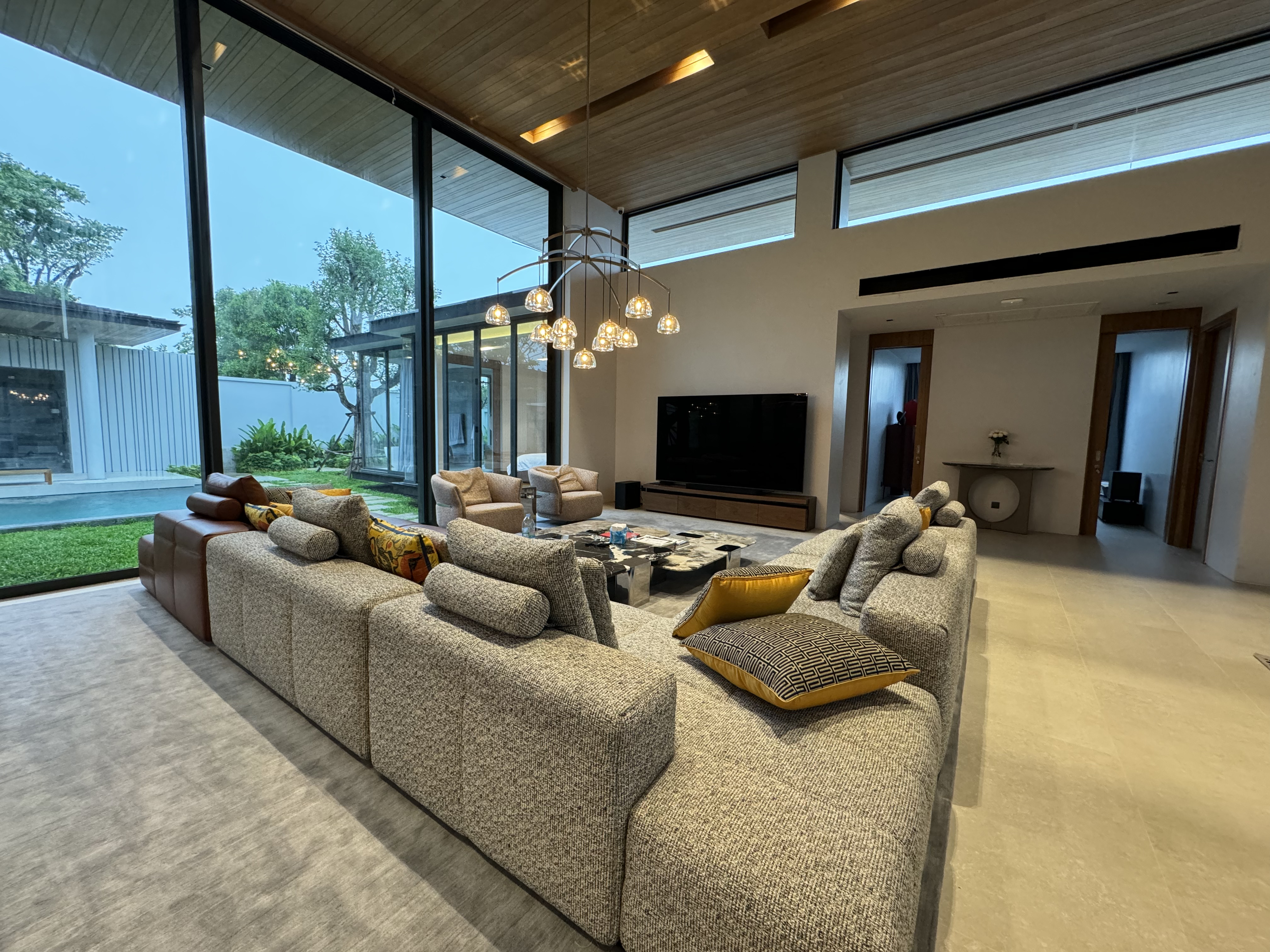 SUP70424🌿Luxury Botanica Foresta Villa 5BR For Sale🌿  image