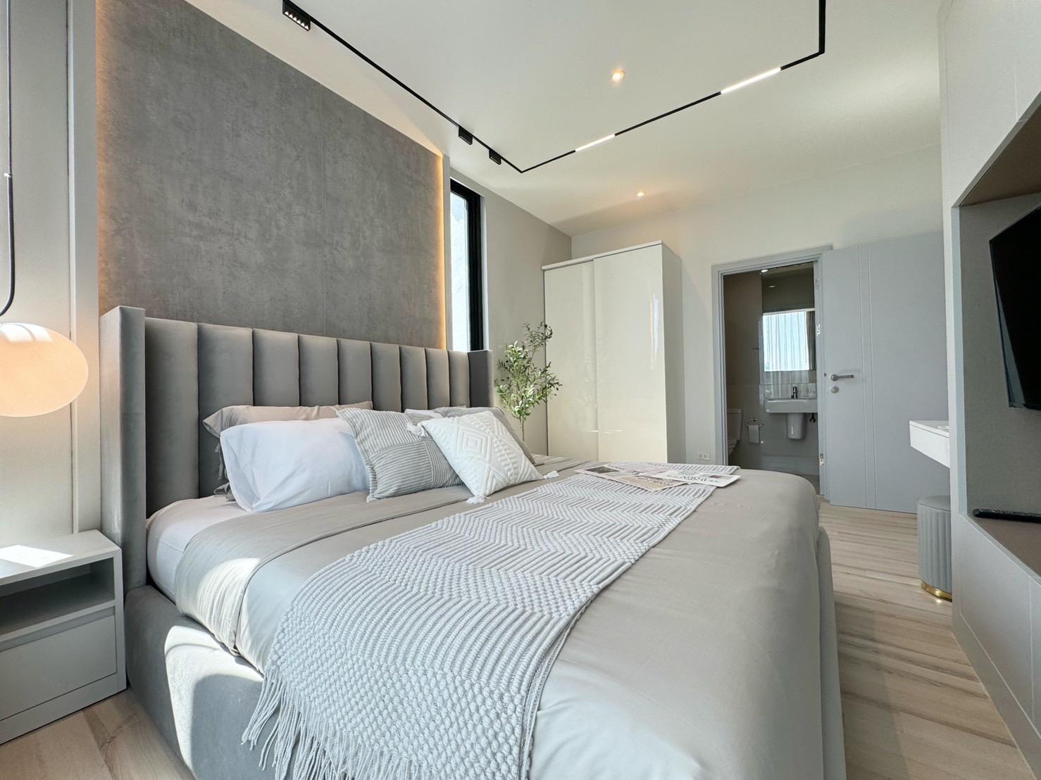 SUP70524-2🏢✨2Bedroom Type at The Base Uptown Condo 🏢✨ image