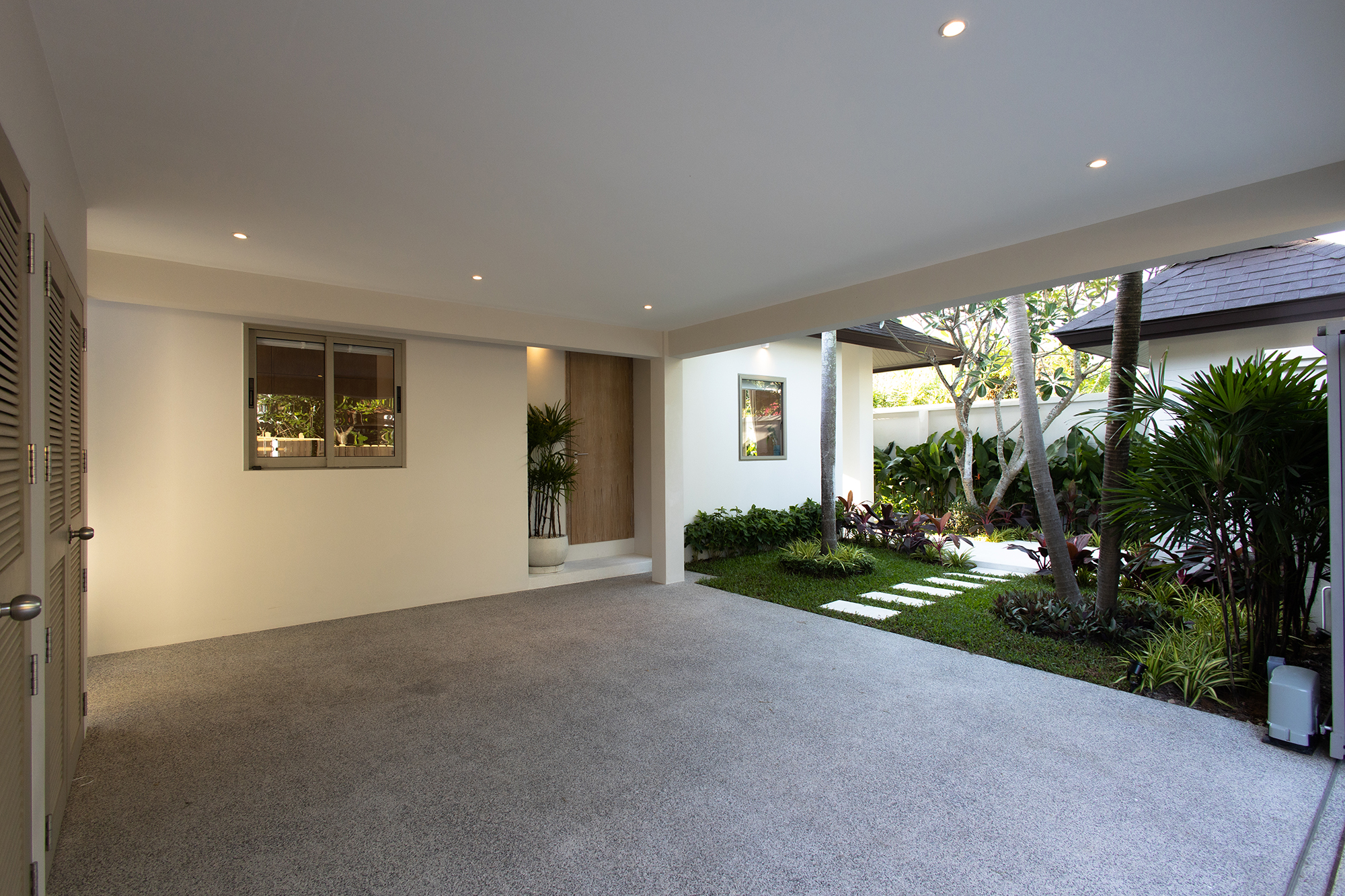 SUP72224-1 🏠New Modern 3 Bedroom Pool Villa On Large Land Plot For Sale In Rawai image