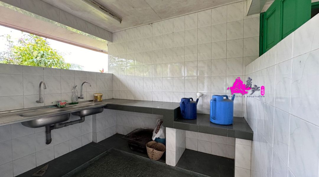 TAMAN WIJAYA PARK Menggatal Hill Park image