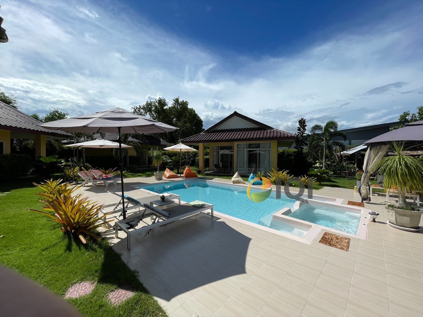 Selling House and resort in Rayong Province image