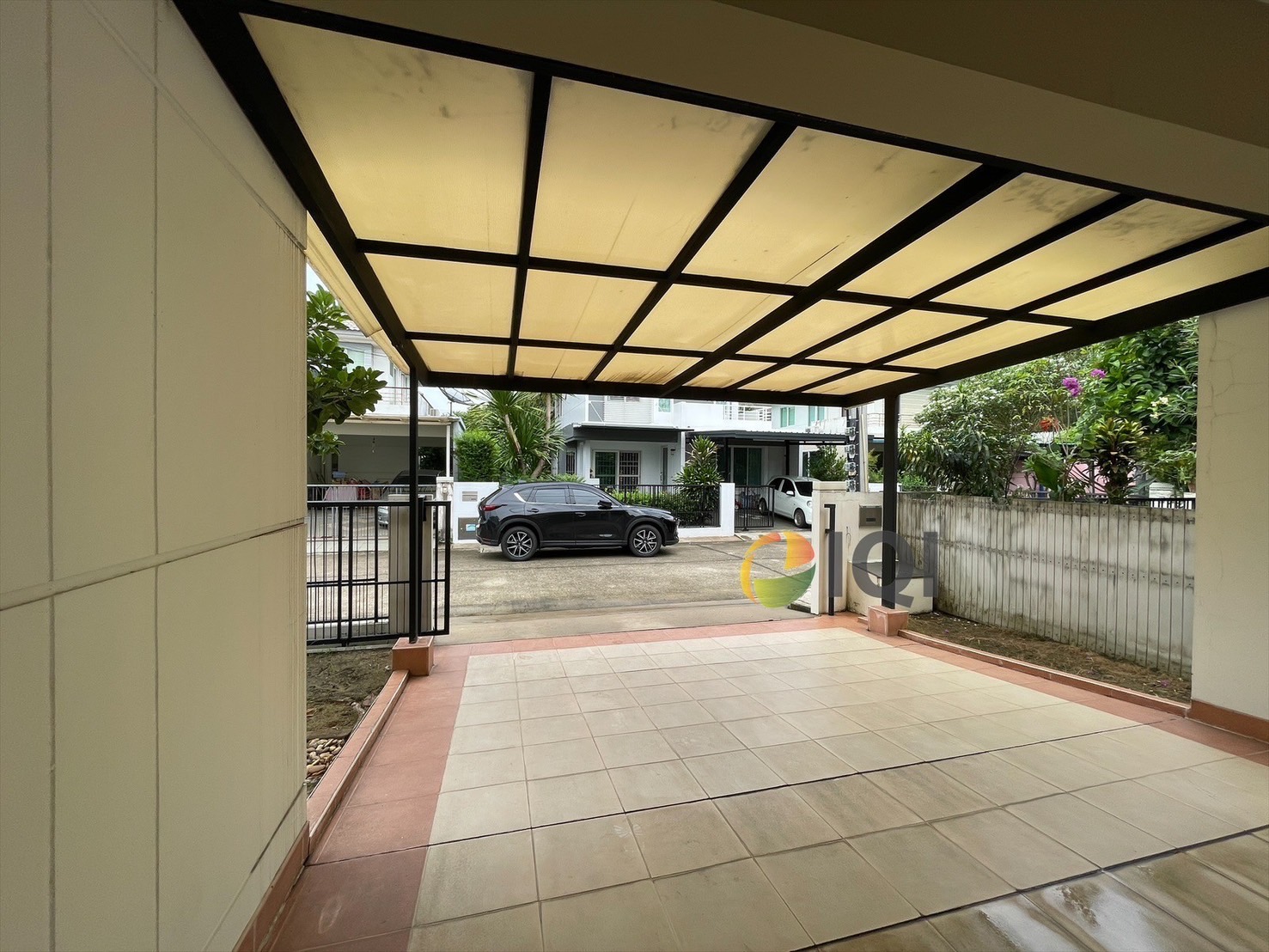 Land for sale with buildings, office buildings and houses on Senanikhom 1 Road image