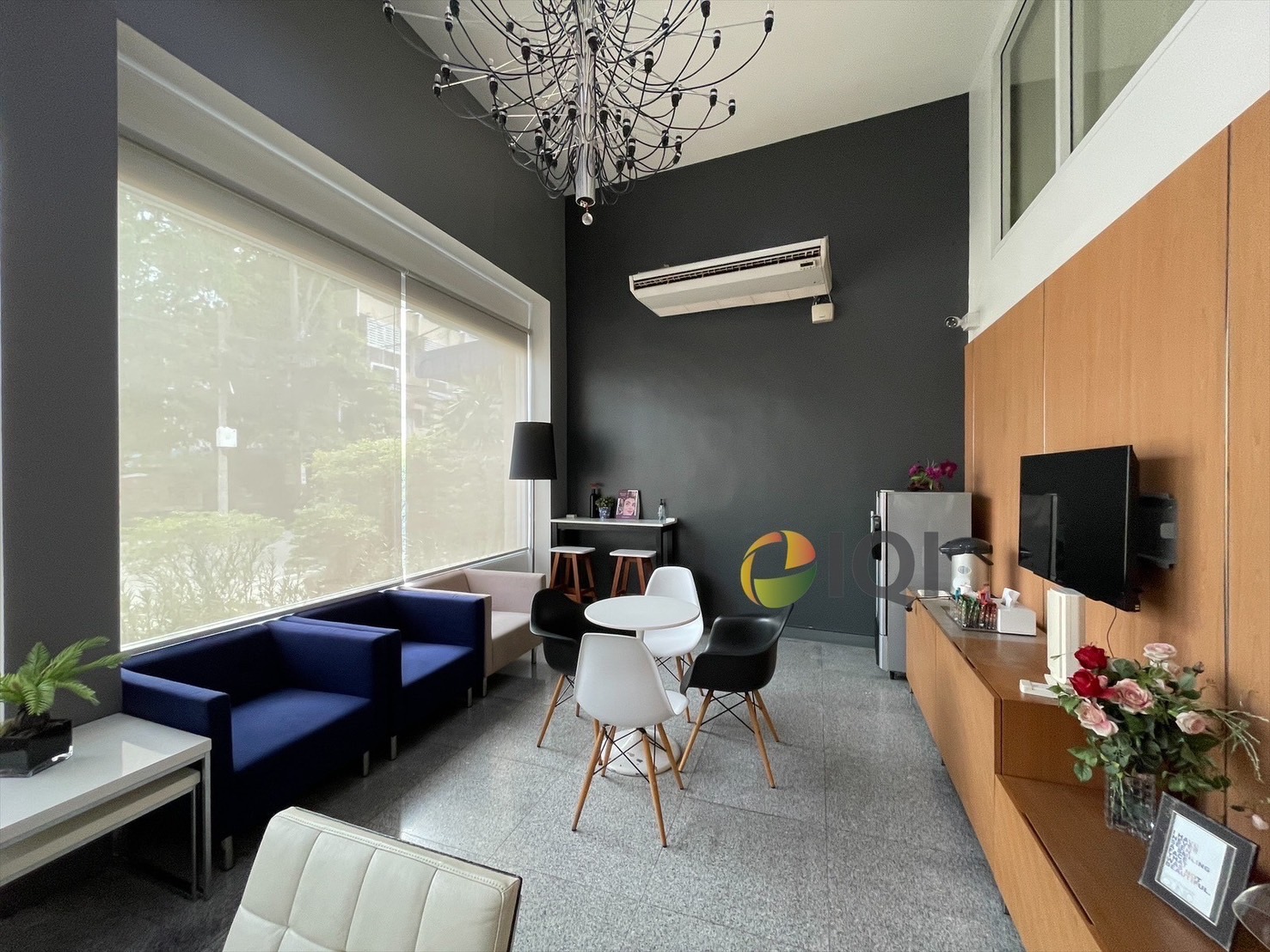 Land for sale with buildings, office buildings and houses on Senanikhom 1 Road image