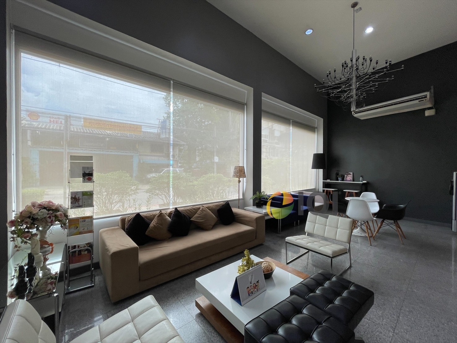 Land for sale with buildings, office buildings and houses on Senanikhom 1 Road image