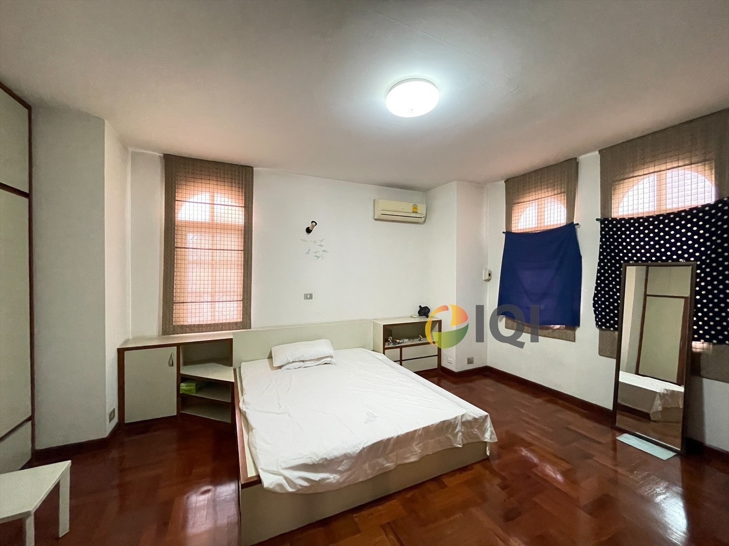 Land for sale with buildings, office buildings and houses on Senanikhom 1 Road image