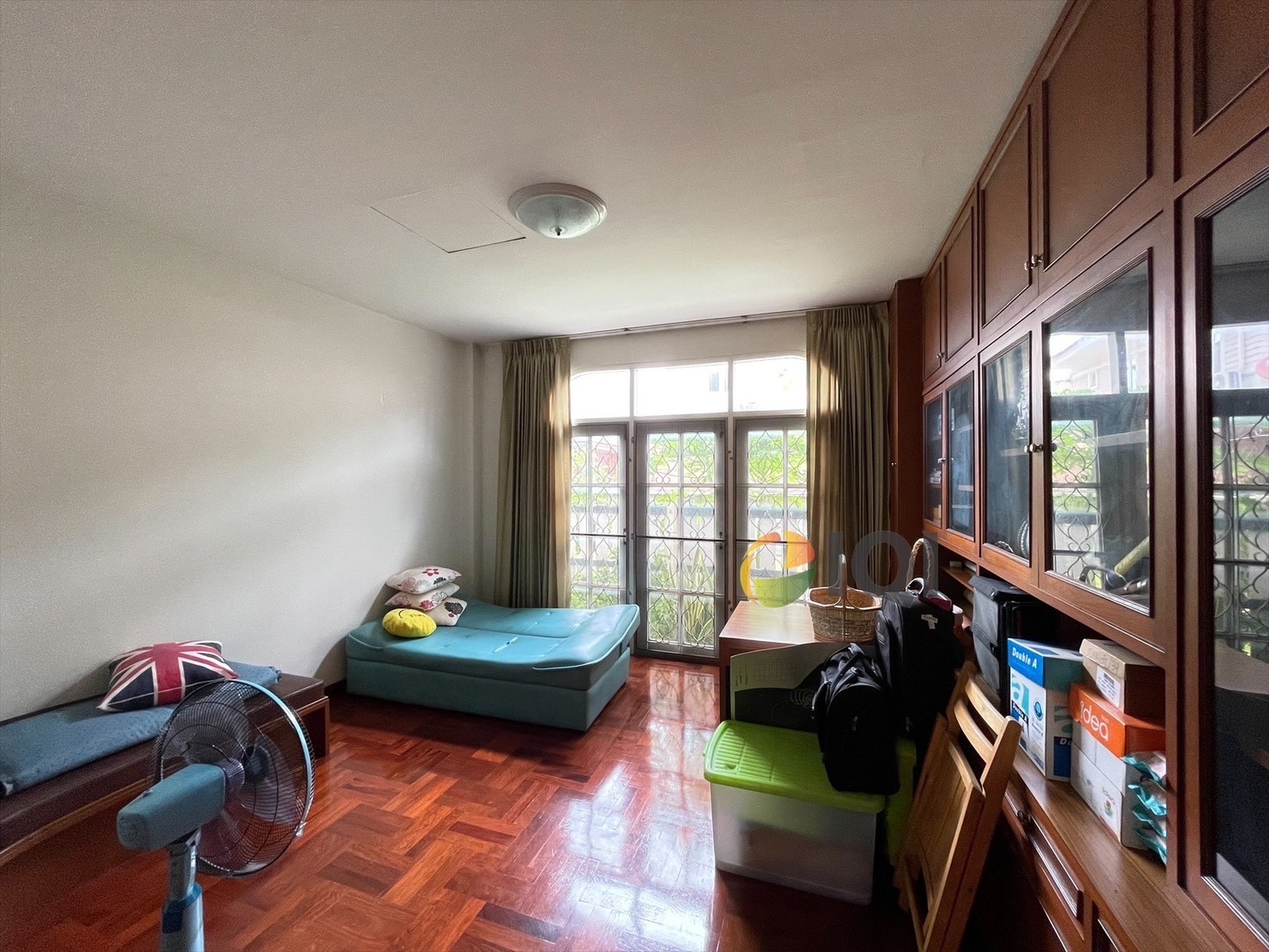 Land for sale with buildings, office buildings and houses on Senanikhom 1 Road image