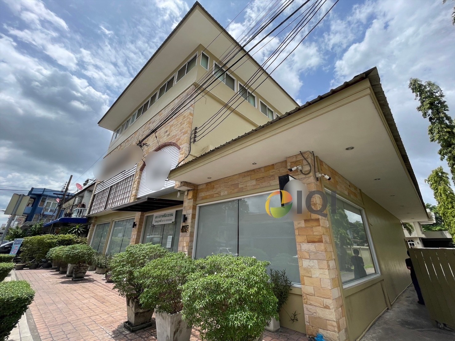 Land for sale with buildings, office buildings and houses on Senanikhom 1 Road image