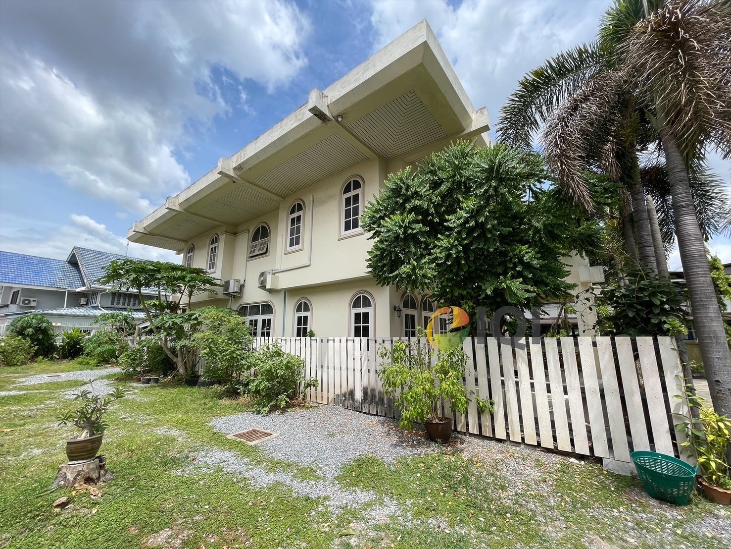 Land for sale with buildings, office buildings and houses on Senanikhom 1 Road image