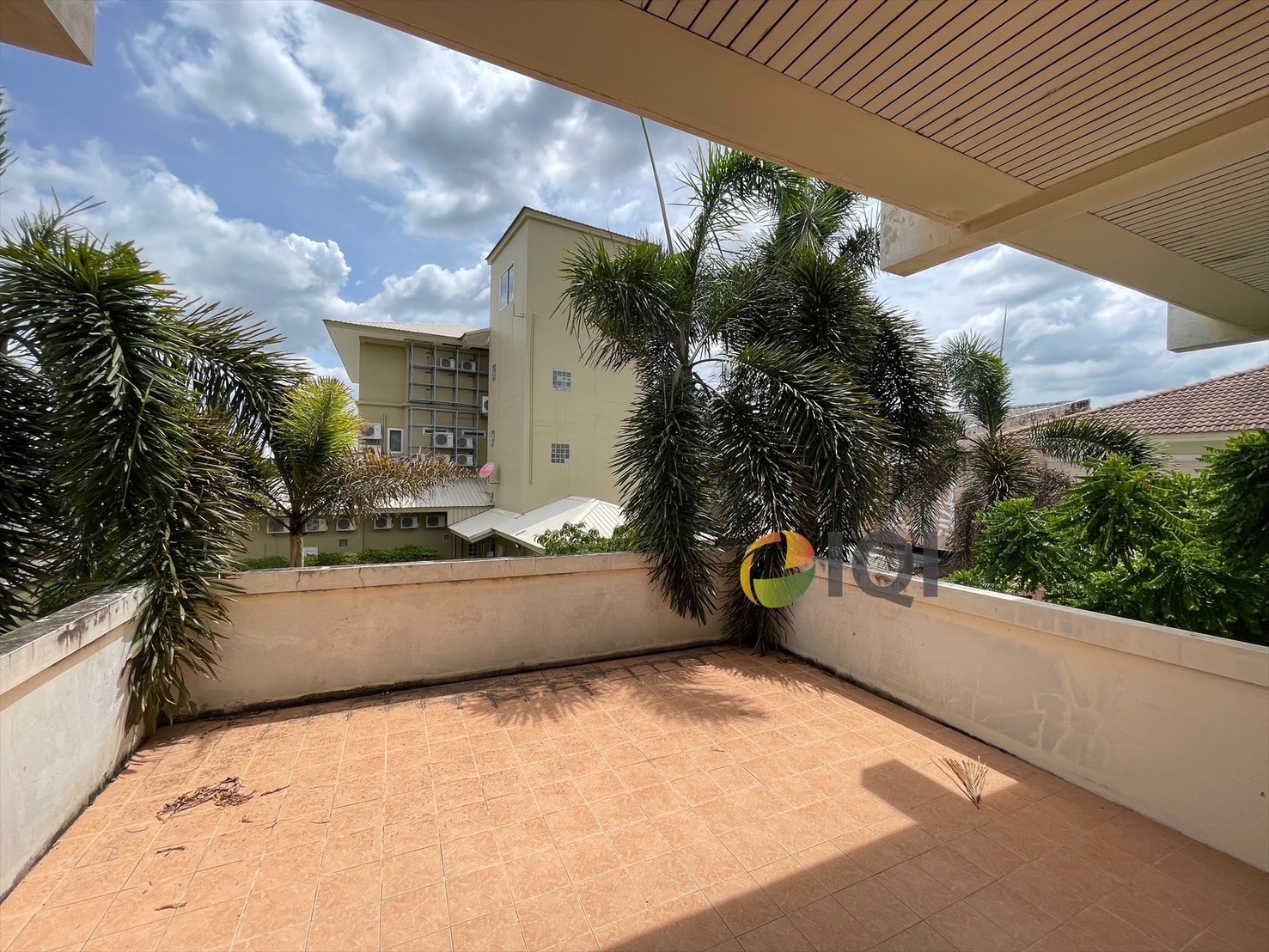 Land for sale with buildings, office buildings and houses on Senanikhom 1 Road image