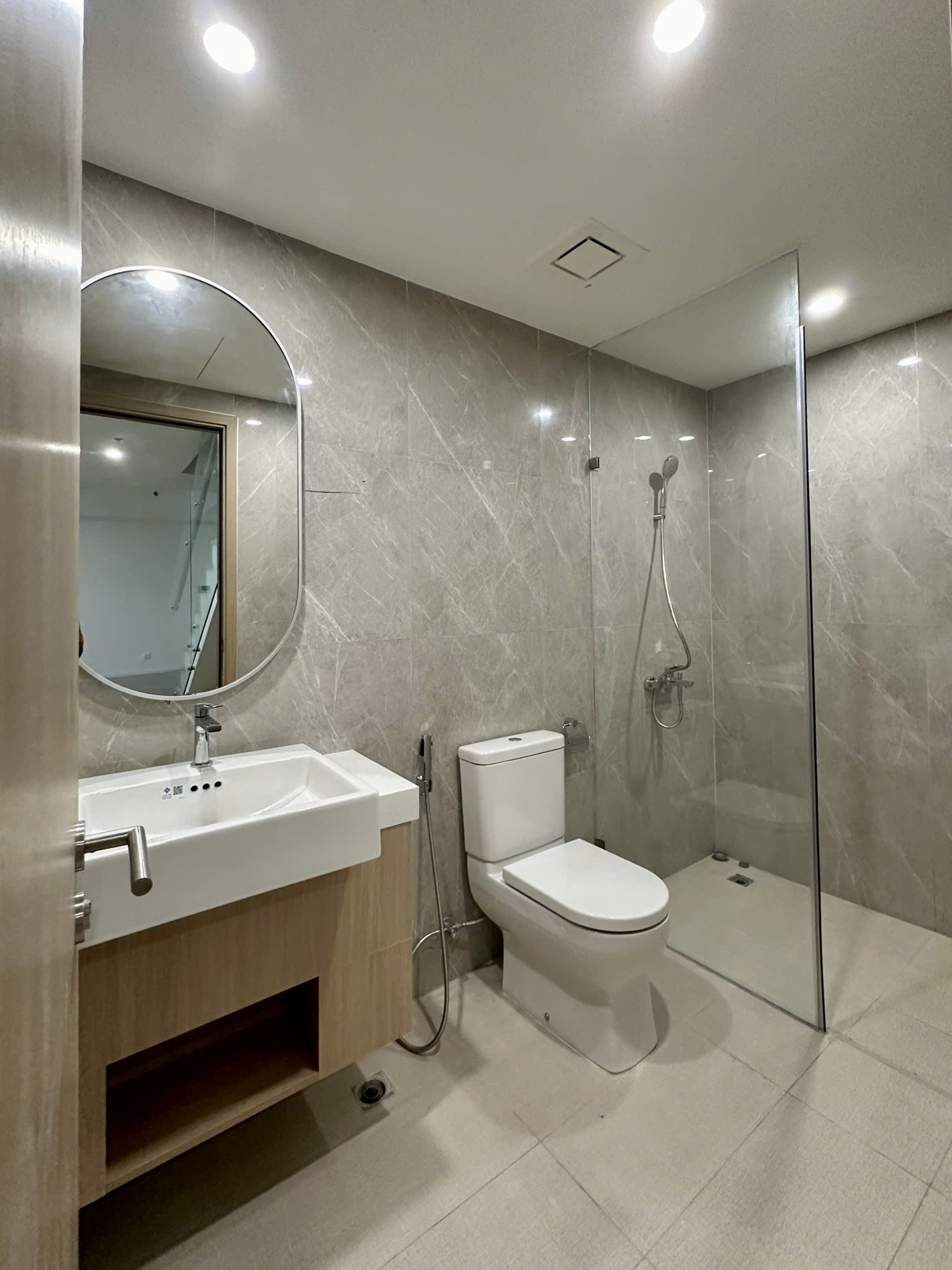 DUPLEX LUMIÈRE BOULEVARD, DISTRICT 9, 4 BEDROOMS,  UNFURNISHED image