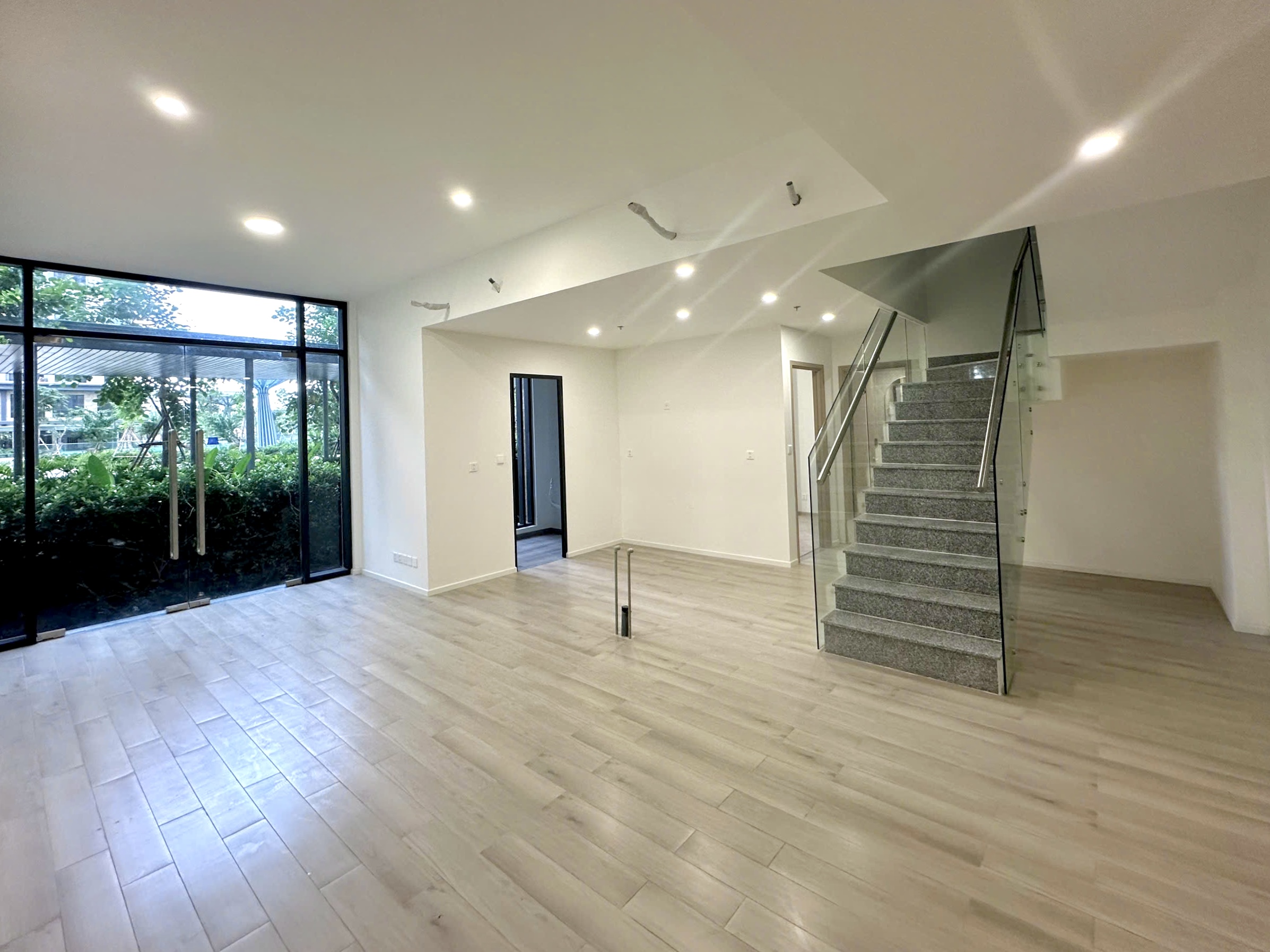 DUPLEX LUMIÈRE BOULEVARD, DISTRICT 9, 4 BEDROOMS,  UNFURNISHED image