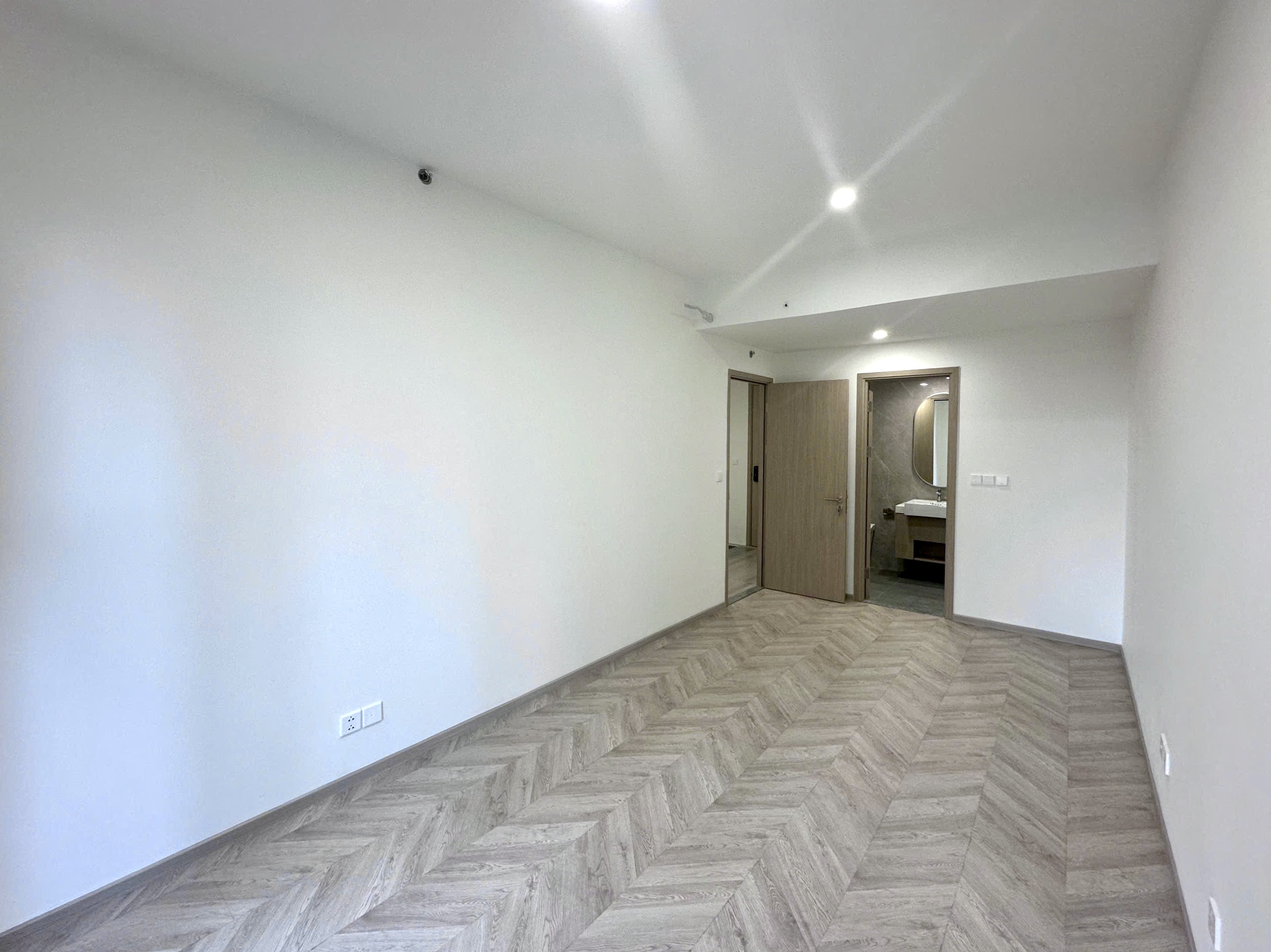 DUPLEX LUMIÈRE BOULEVARD, DISTRICT 9, 4 BEDROOMS,  UNFURNISHED image