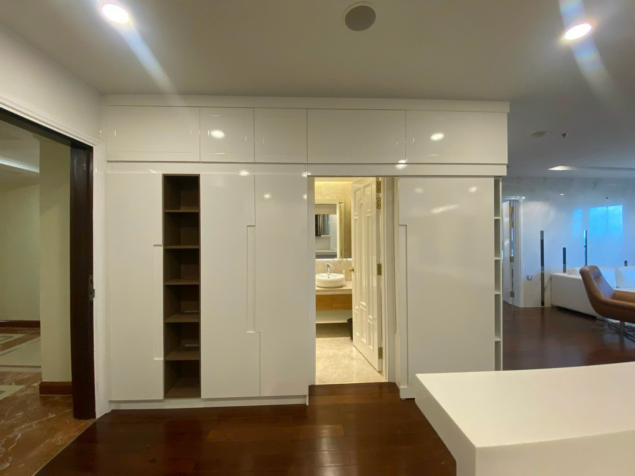 VINCOM DONG KHOI, DISTRICT 1, 2 BEDROOMS, FULLY FURNISHED image