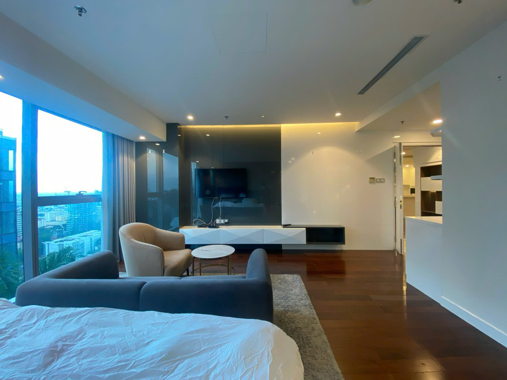 VINCOM DONG KHOI, DISTRICT 1, 2 BEDROOMS, FULLY FURNISHED image