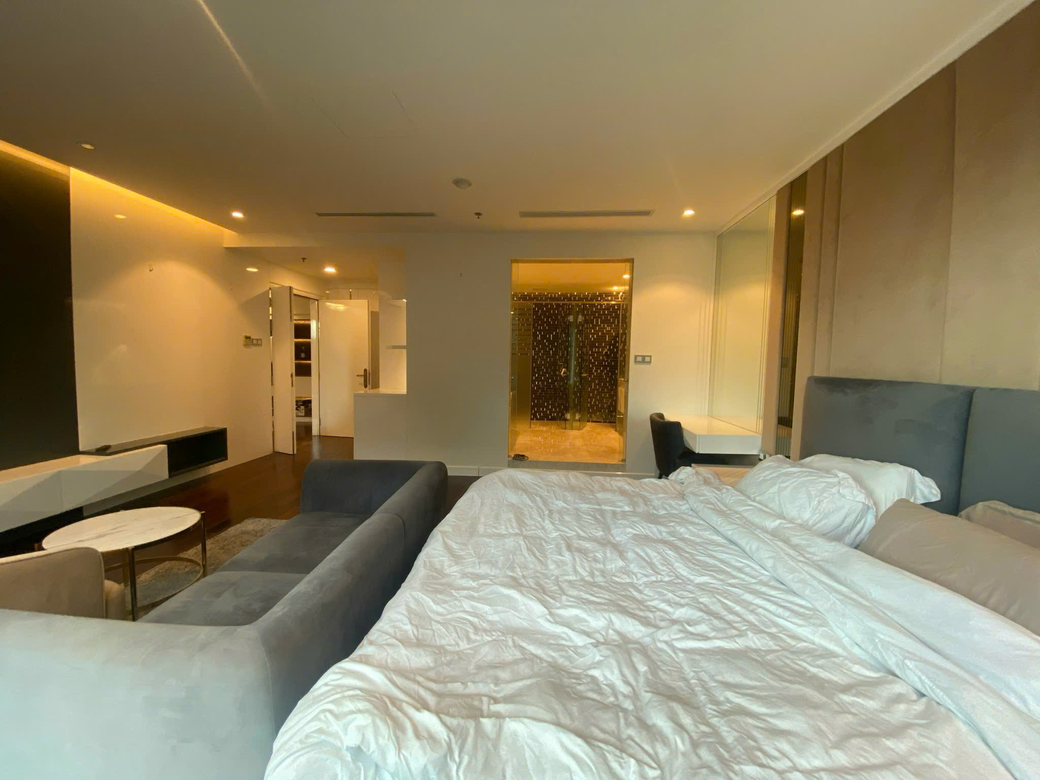 VINCOM DONG KHOI, DISTRICT 1, 2 BEDROOMS, FULLY FURNISHED image