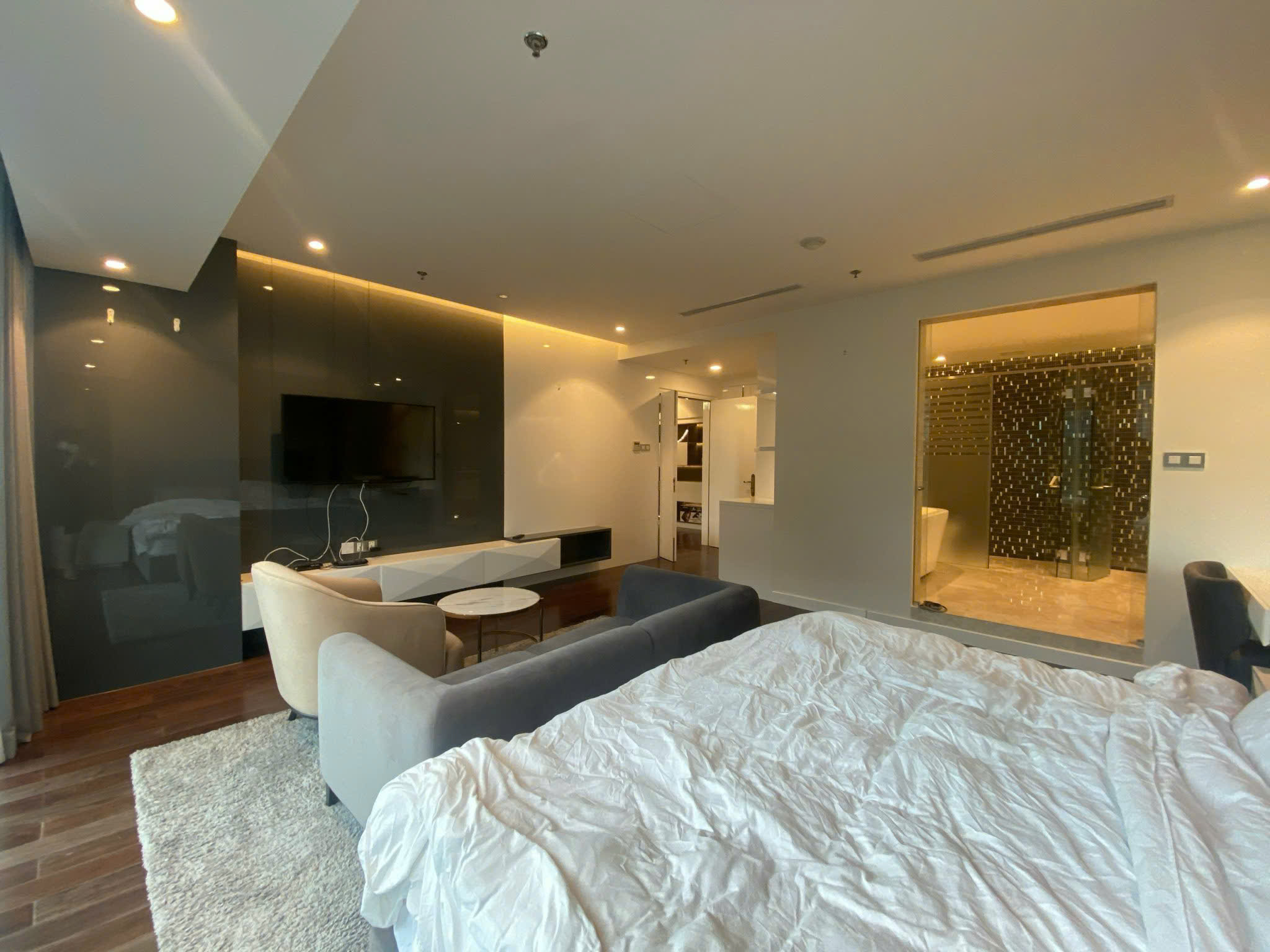 VINCOM DONG KHOI, DISTRICT 1, 2 BEDROOMS, FULLY FURNISHED image