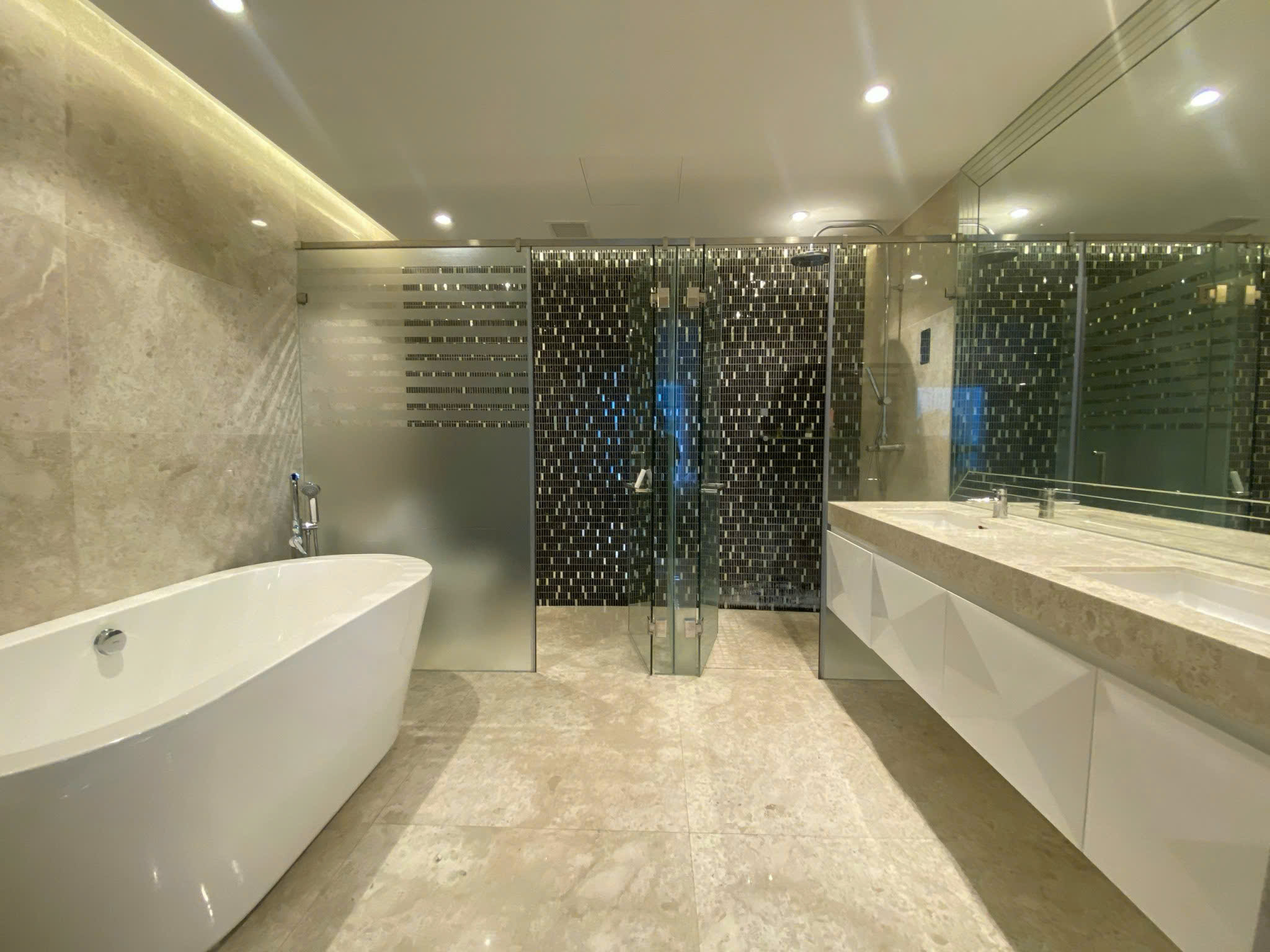 VINCOM DONG KHOI, DISTRICT 1, 2 BEDROOMS, FULLY FURNISHED image