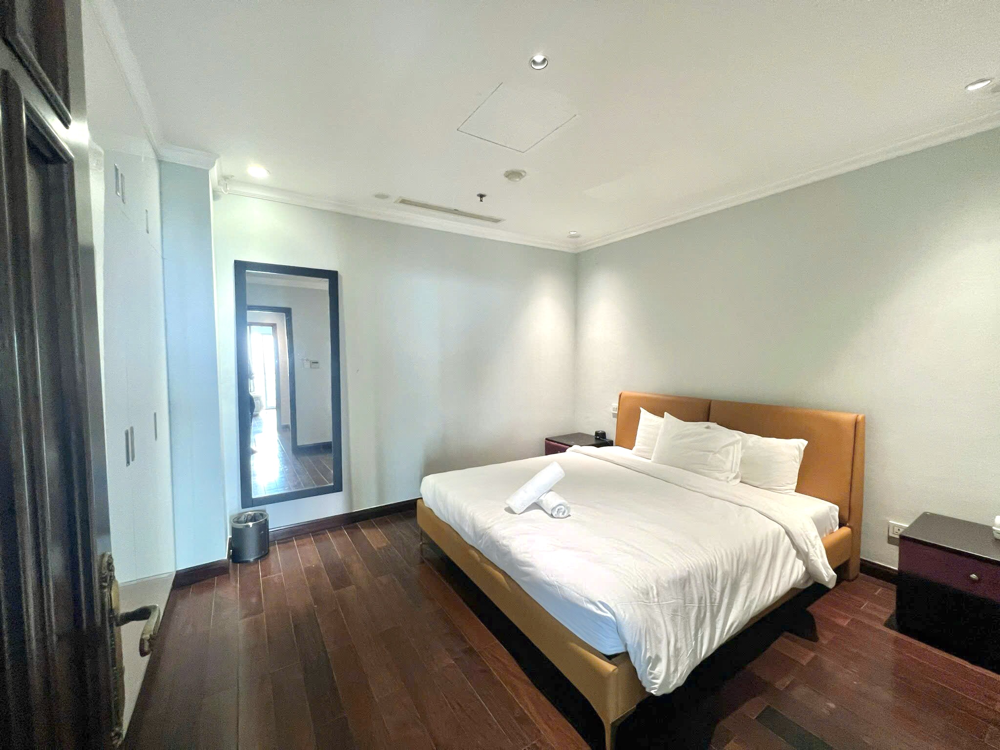 VINCOM DONG KHOI, DISTRICT 1, 3 BEDROOMS, FULLY FURNISHED image