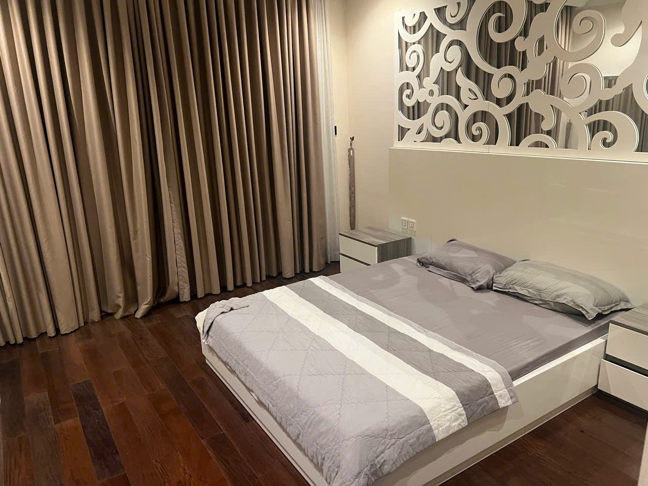 VINCOM DONG KHOI, DISTRICT 1, 3 BEDROOMS, FULLY FURNISHED image