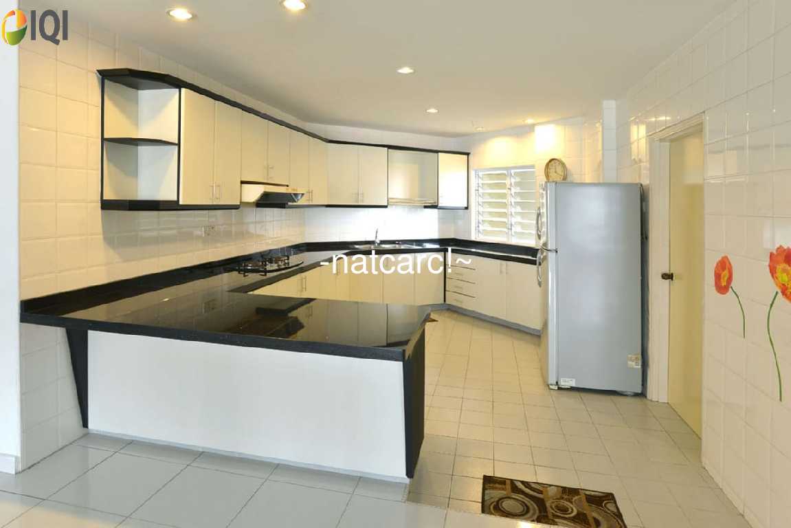 BIG FREEHOLD SEAVIEW  RENOVATED FULLY FURNISH SERI BAYAN CONDO KLEBANG FOR SALE image