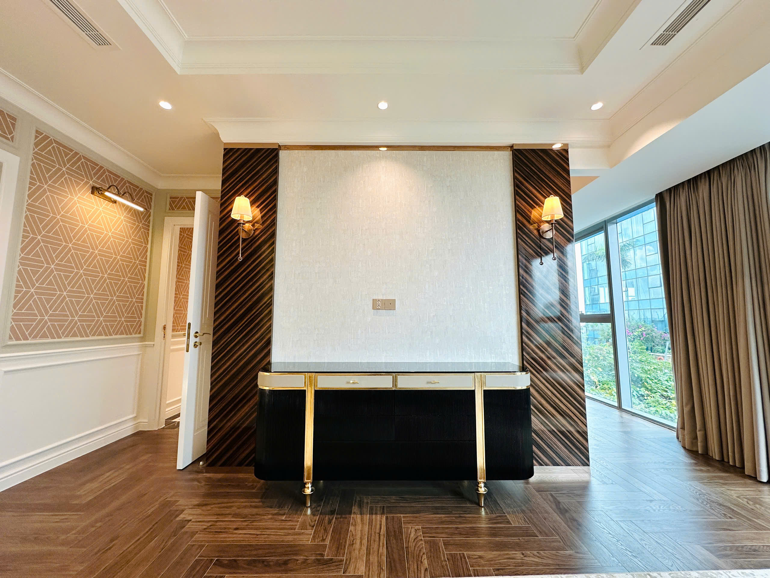 VINCOM DONG KHOI, DISTRICT 1, 3 BEDROOMS, FULLY FURNISHED image