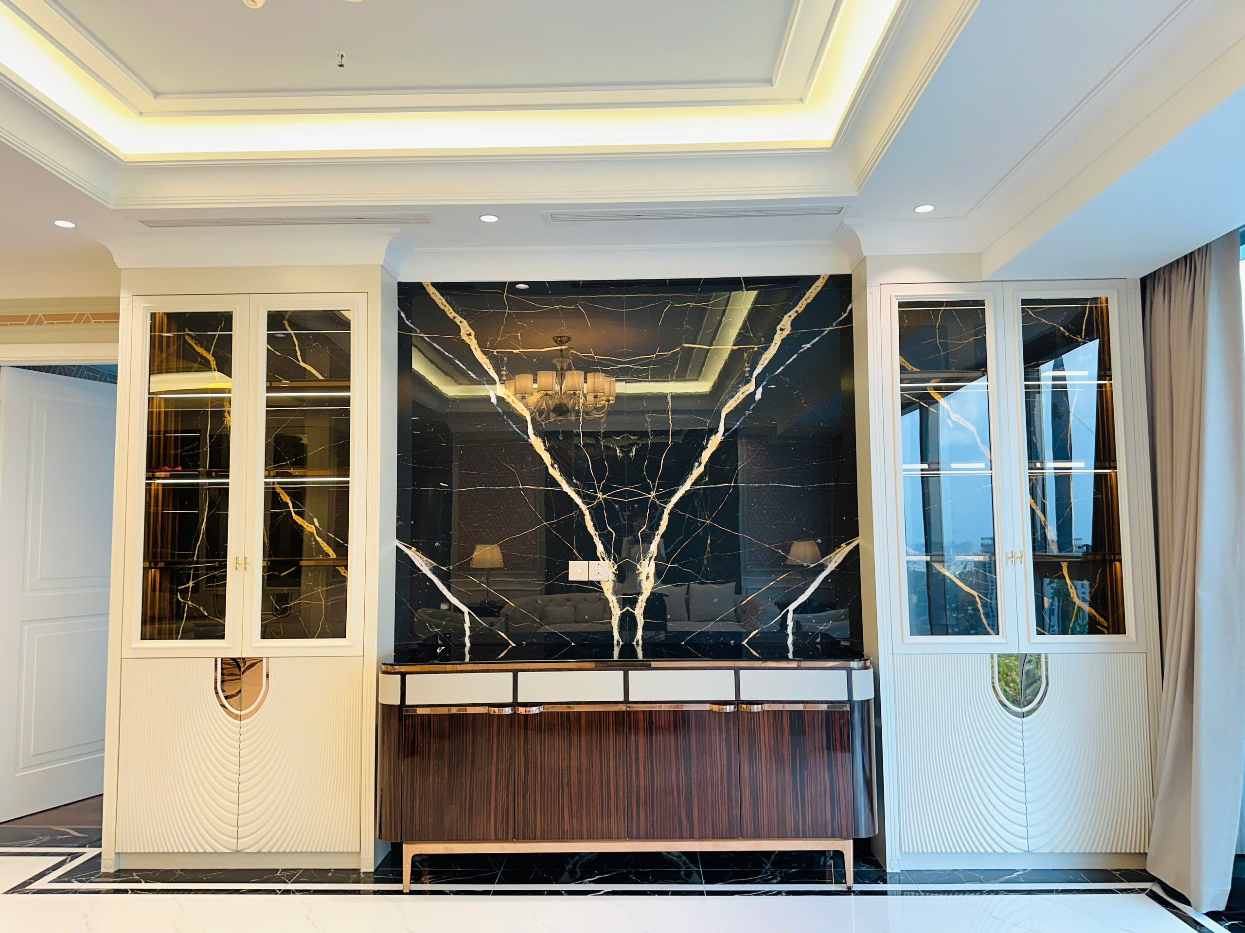 VINCOM DONG KHOI, DISTRICT 1, 3 BEDROOMS, FULLY FURNISHED image