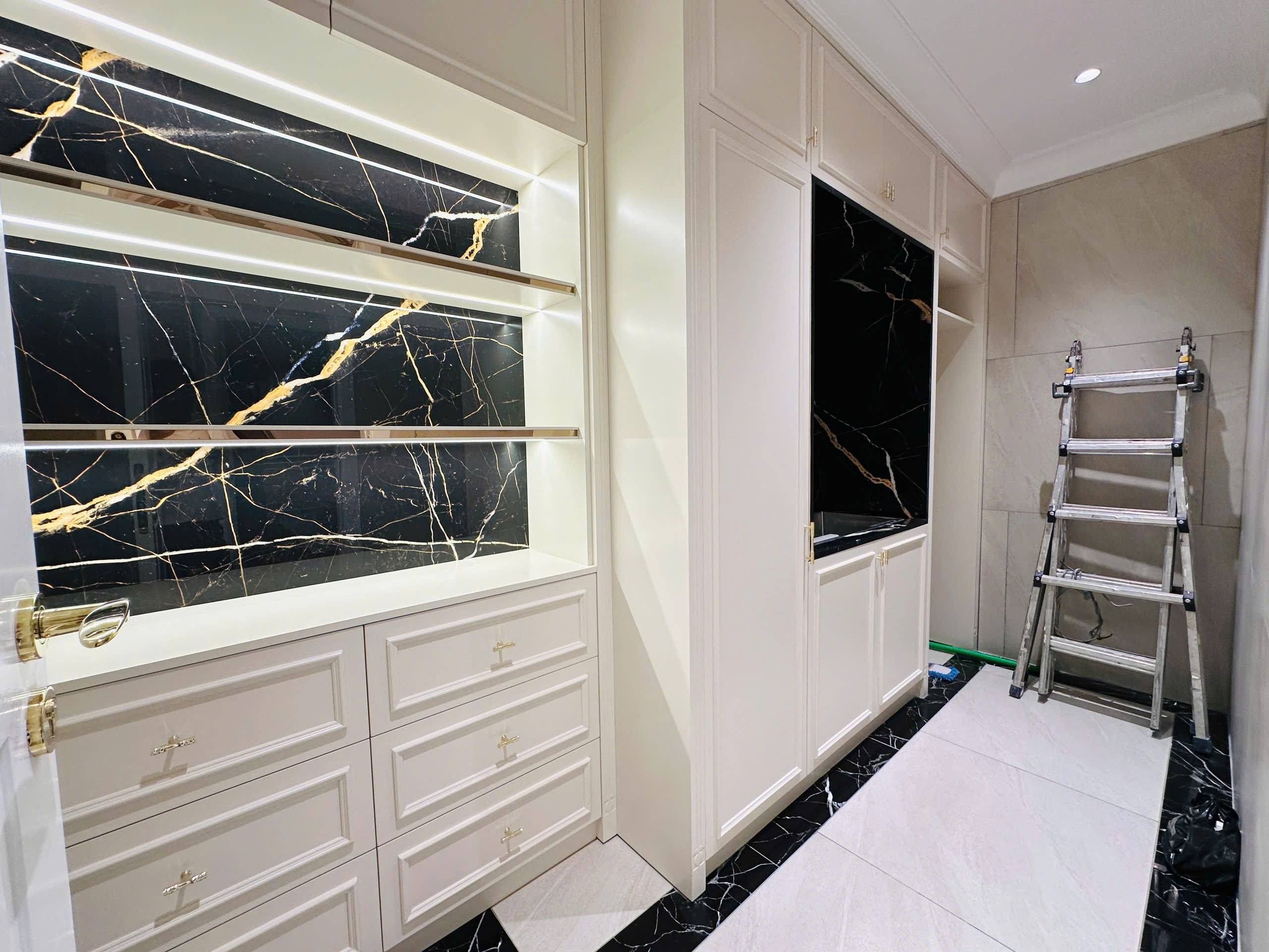 VINCOM DONG KHOI, DISTRICT 1, 3 BEDROOMS, FULLY FURNISHED image