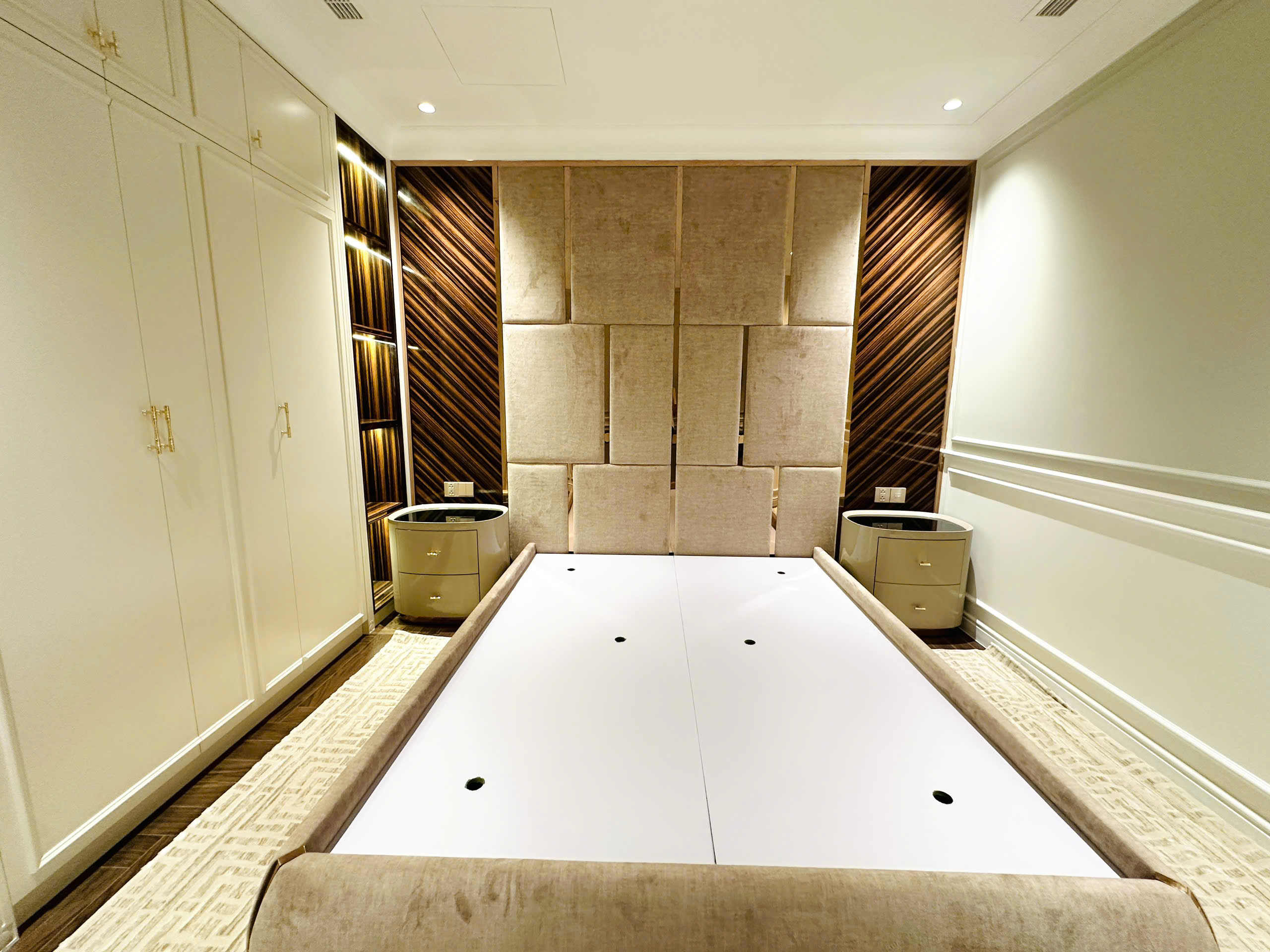 VINCOM DONG KHOI, DISTRICT 1, 3 BEDROOMS, FULLY FURNISHED image