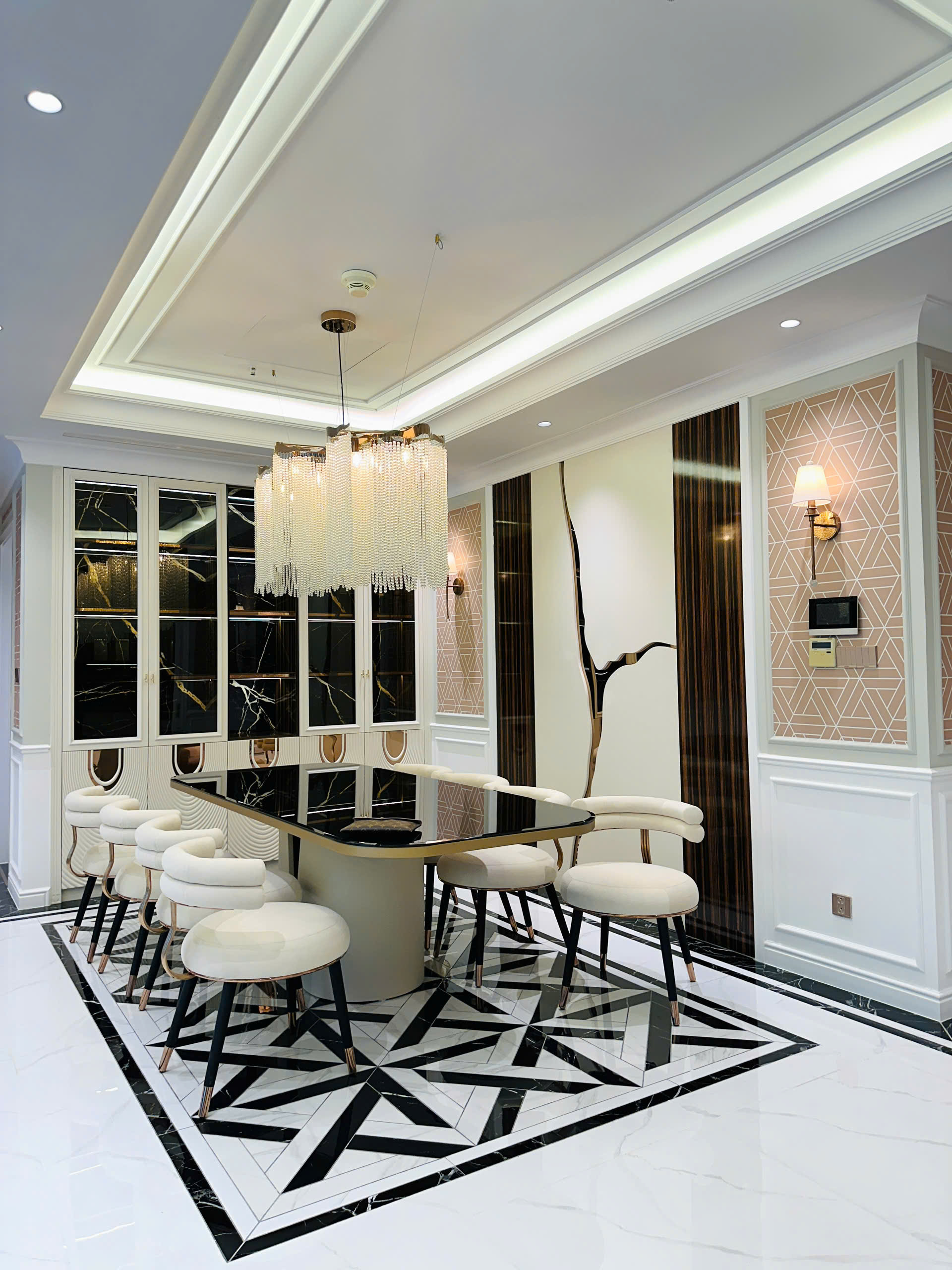 VINCOM DONG KHOI, DISTRICT 1, 3 BEDROOMS, FULLY FURNISHED image