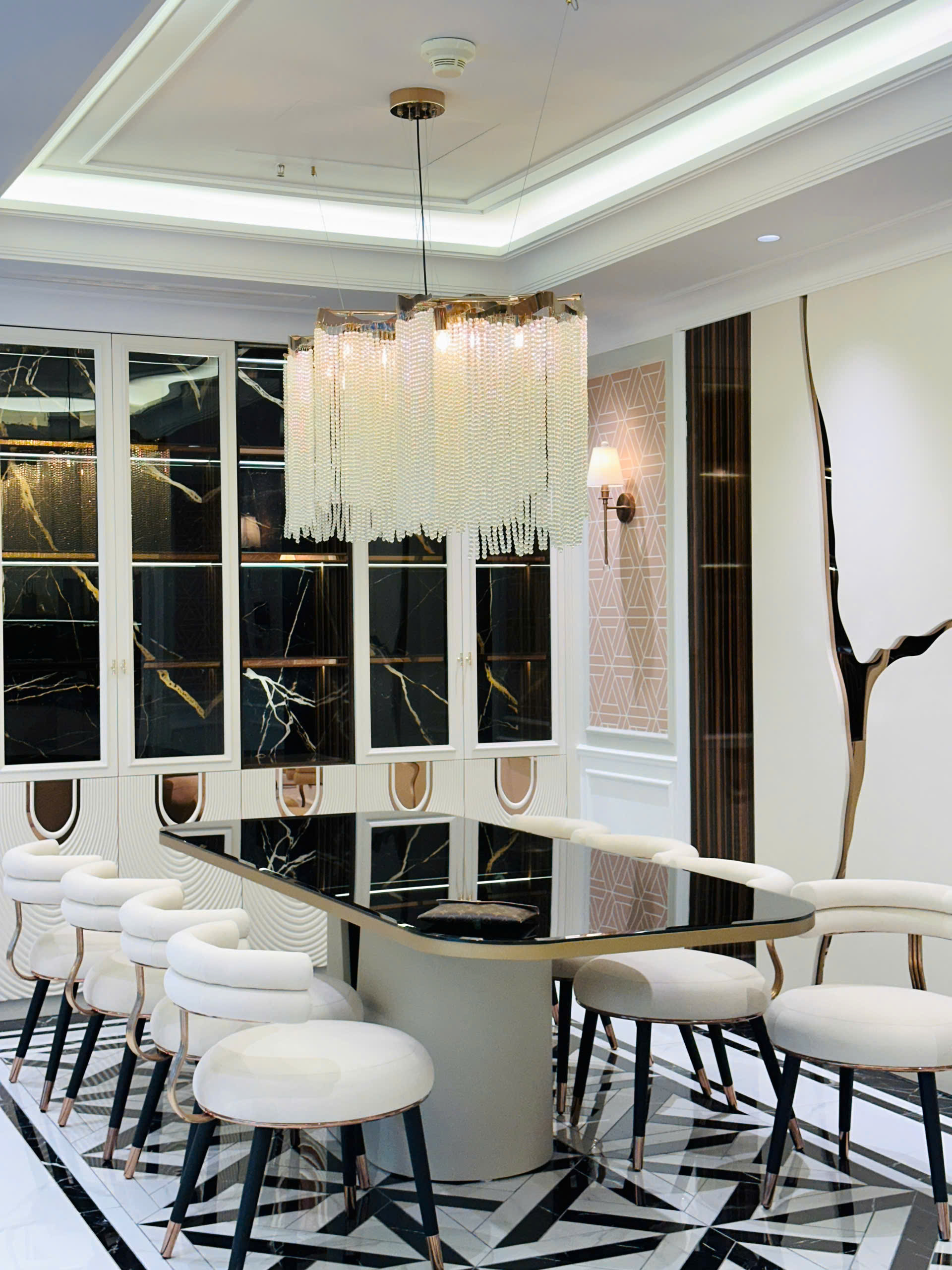 VINCOM DONG KHOI, DISTRICT 1, 3 BEDROOMS, FULLY FURNISHED image