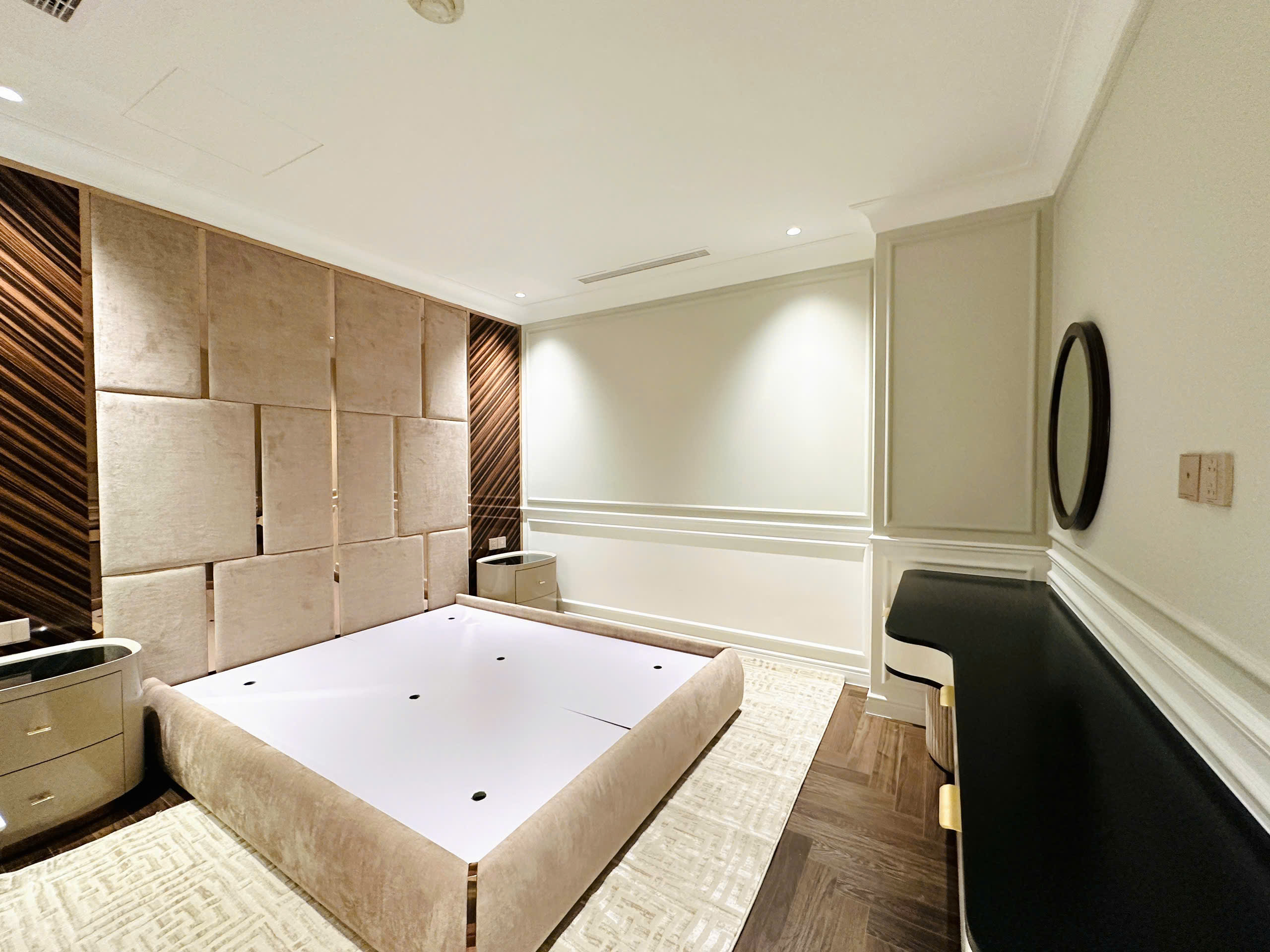 VINCOM DONG KHOI, DISTRICT 1, 3 BEDROOMS, FULLY FURNISHED image