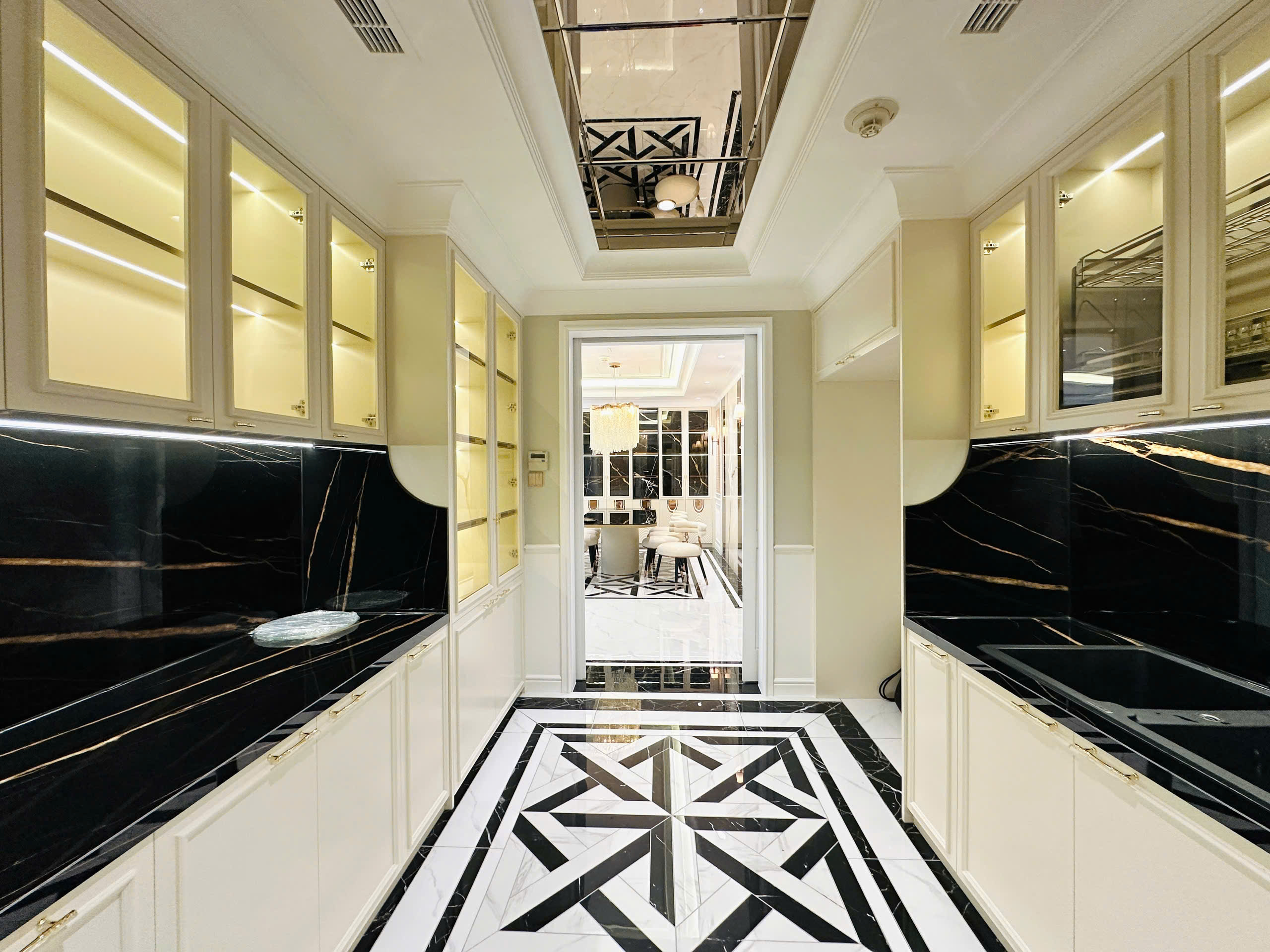 VINCOM DONG KHOI, DISTRICT 1, 3 BEDROOMS, FULLY FURNISHED image