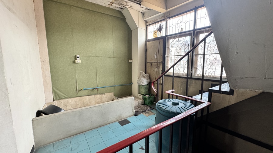 ขายอาคารพาณิชย์ 4.5 หน้าตลาดสดนนทบุรี  ถนนพิบูลสงคราม นนทบุรี image