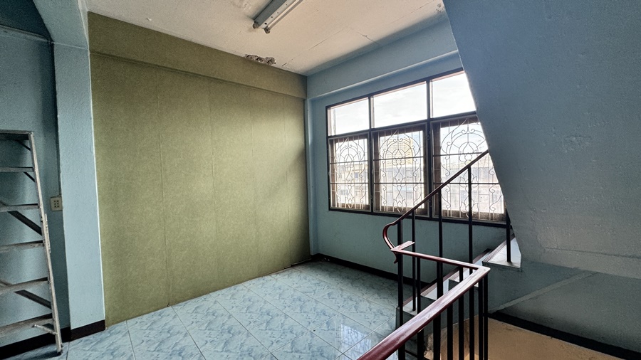 ขายอาคารพาณิชย์ 4.5 หน้าตลาดสดนนทบุรี  ถนนพิบูลสงคราม นนทบุรี image