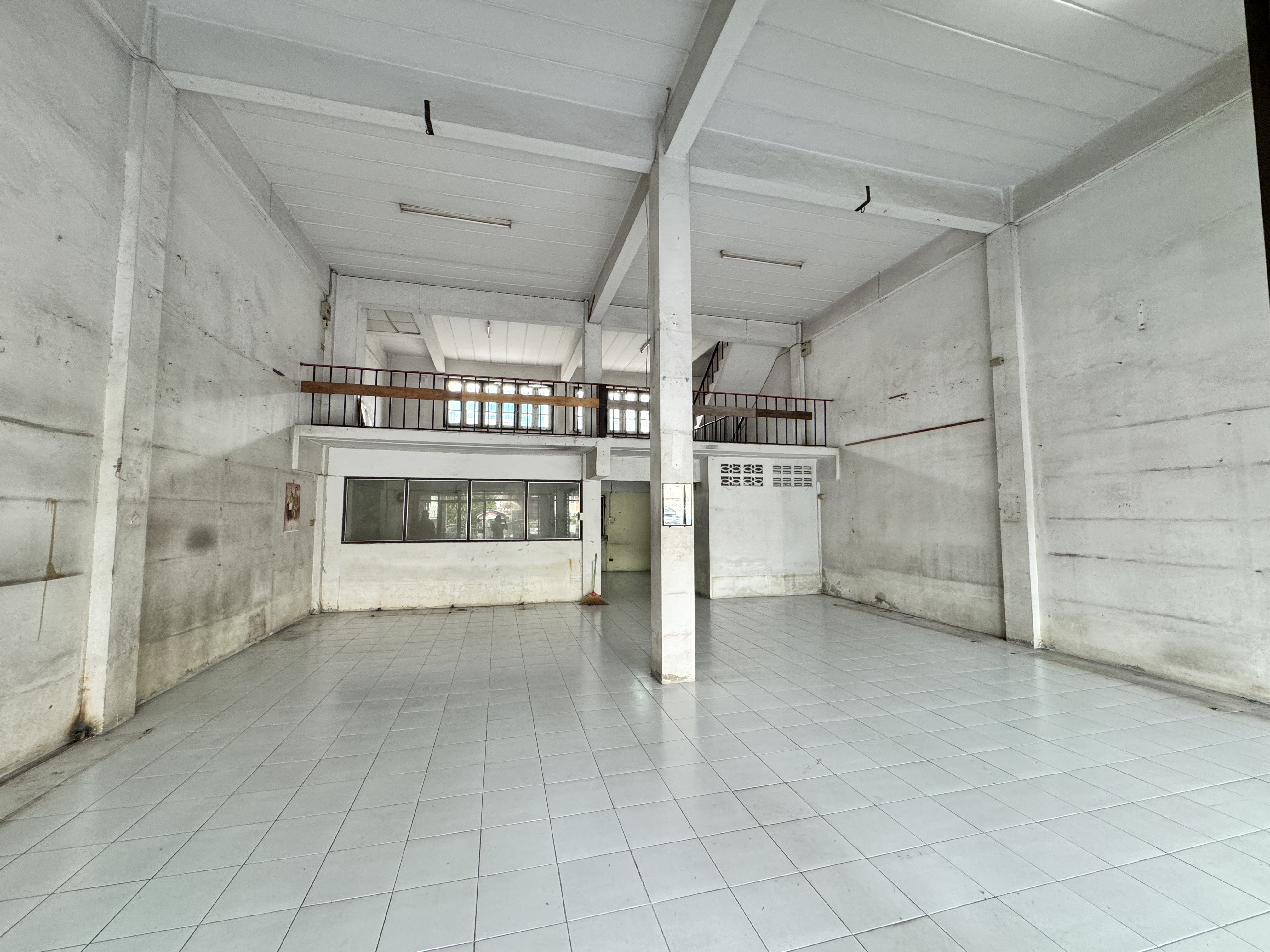 ขายอาคารพาณิชย์ 3.5 ชั้น  2 คูหา 32 ตร.ว.  ซอย. นาวงประชาพัฒนา  แขวงสีกัน เขตดอนเมือง image