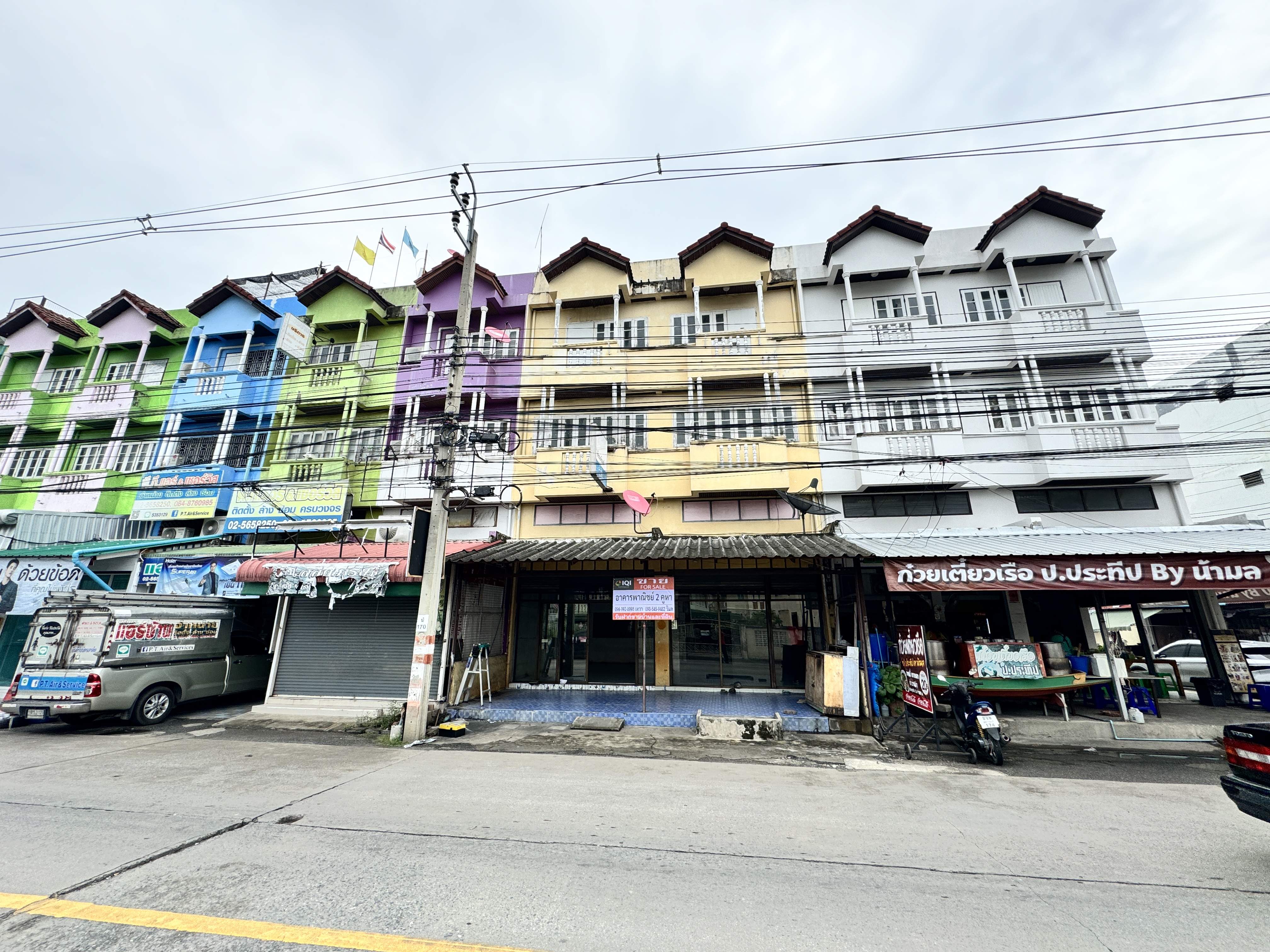 ขายอาคารพาณิชย์ 3.5 ชั้น  2 คูหา 32 ตร.ว.  ซอย. นาวงประชาพัฒนา  แขวงสีกัน เขตดอนเมือง image