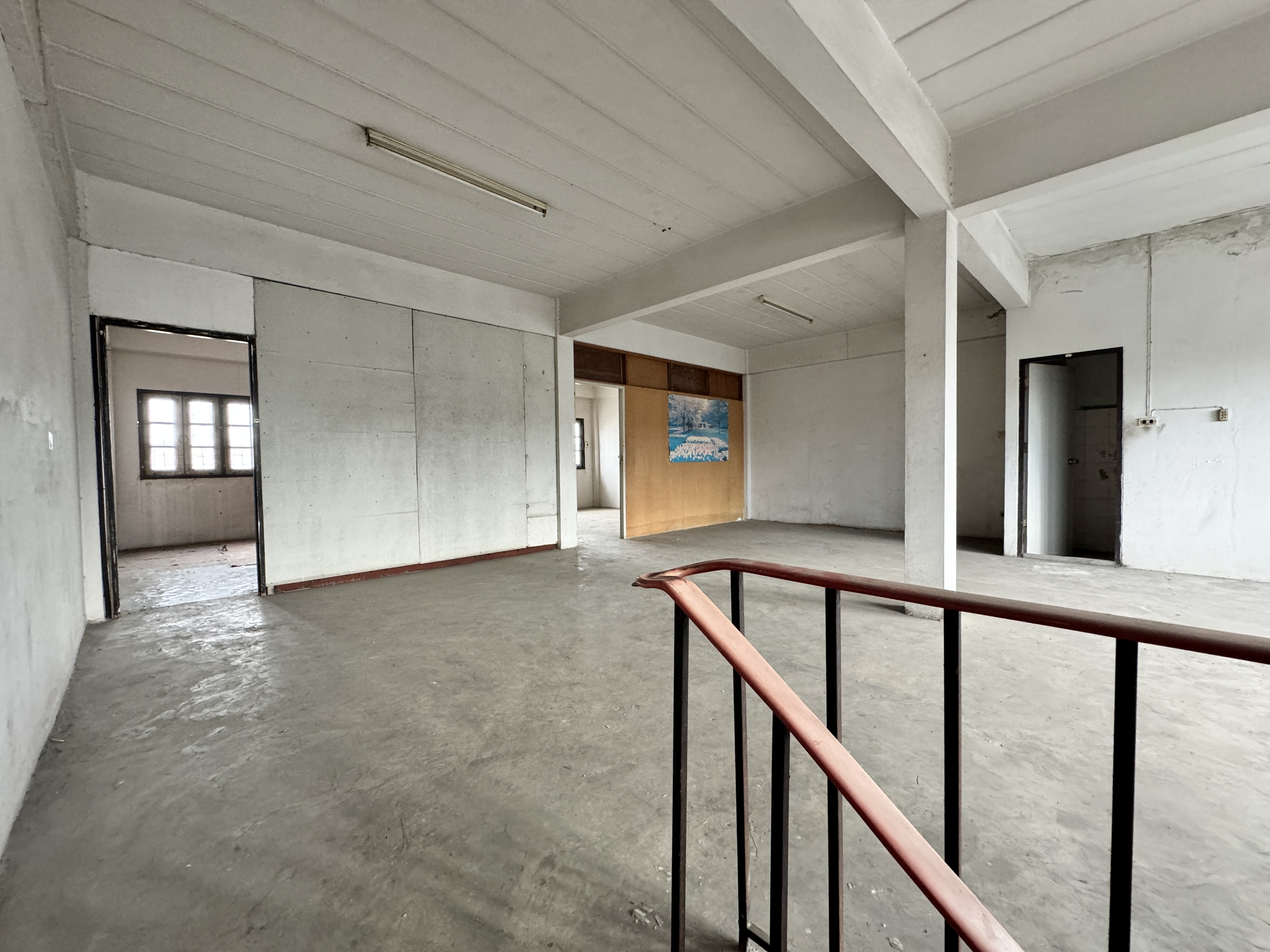 ขายอาคารพาณิชย์ 3.5 ชั้น  2 คูหา 32 ตร.ว.  ซอย. นาวงประชาพัฒนา  แขวงสีกัน เขตดอนเมือง image