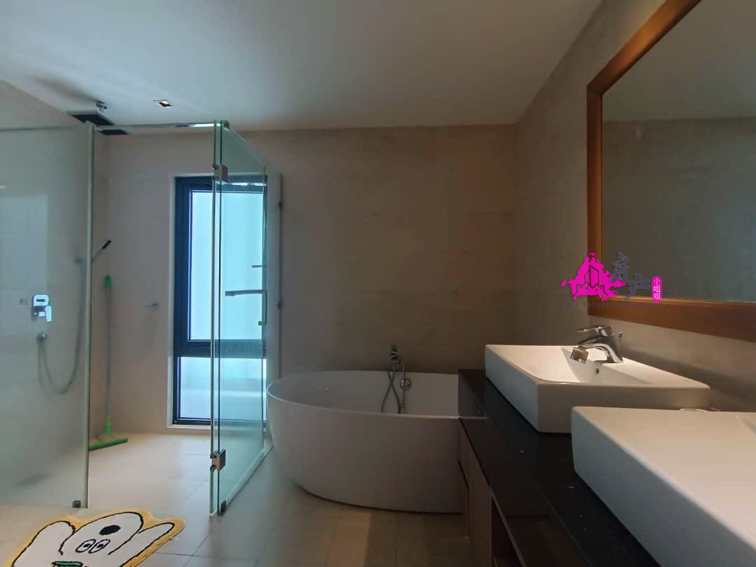 Fully Furnished Jesselton Residences Condominium Suria shopping Mall Kota Kinablu Town image