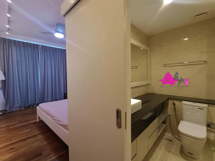 Fully Furnished Jesselton Residences Condominium Suria shopping Mall Kota Kinablu Town image